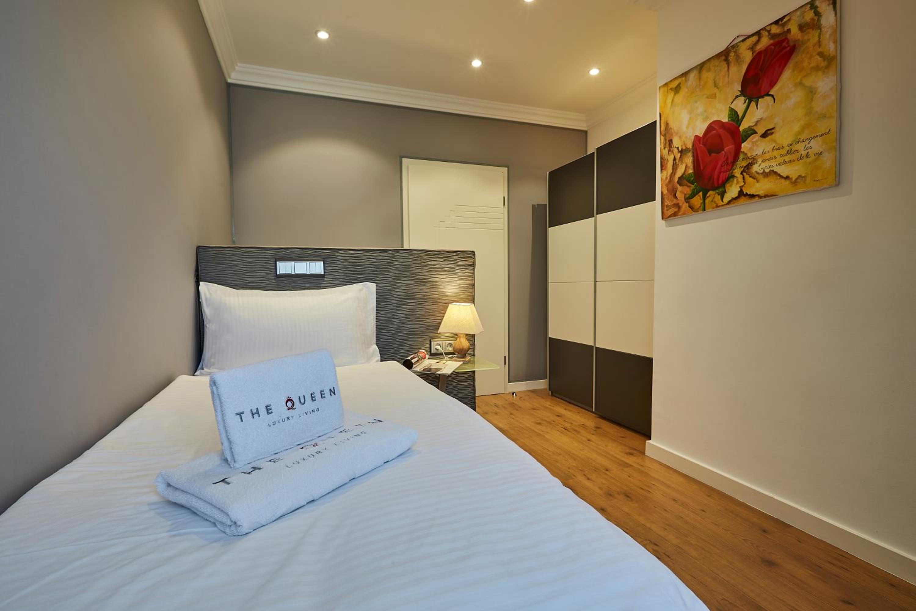 The Queen Luxury Apartments - Villa Cortina
