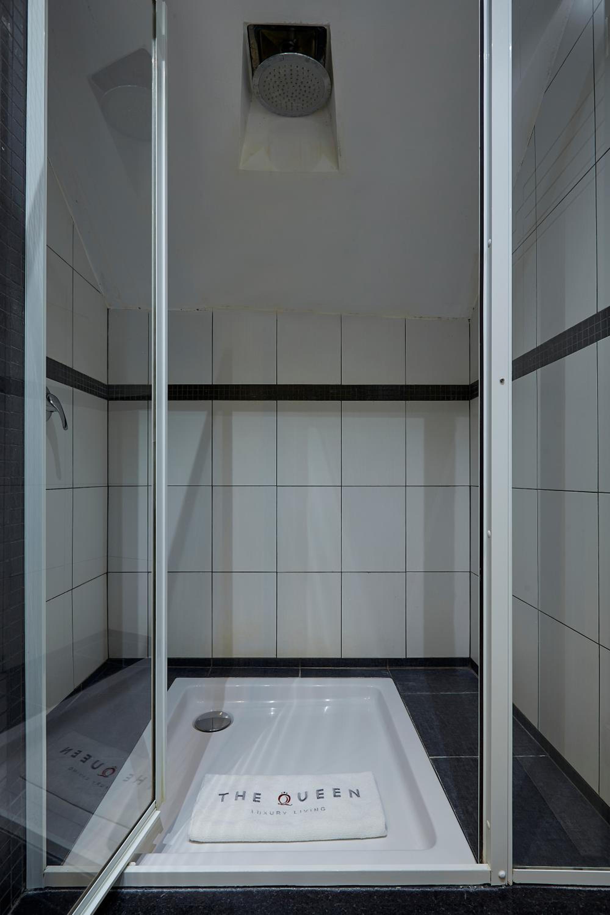 The Queen Luxury Apartments - Villa Cortina