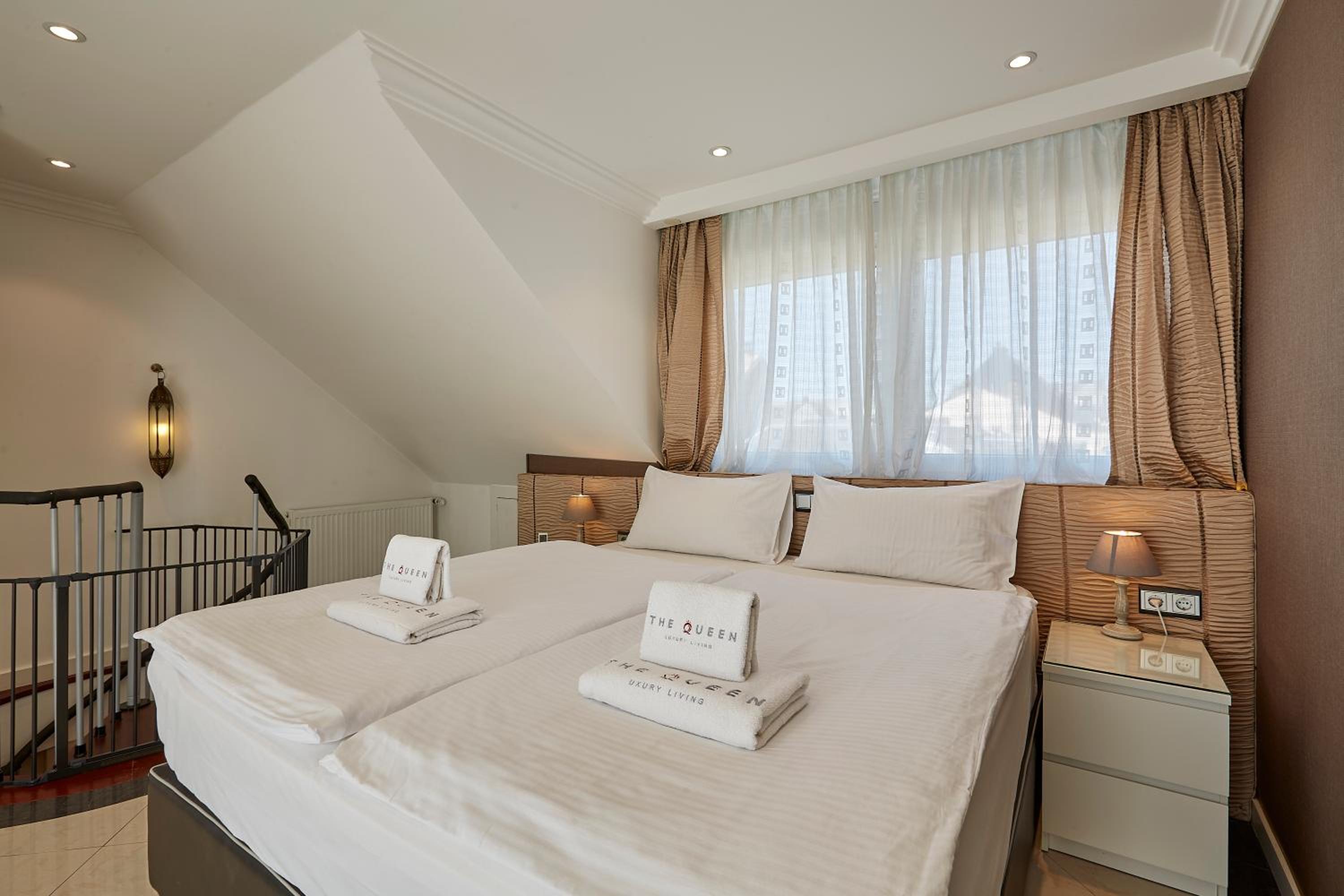 The Queen Luxury Apartments - Villa Cortina