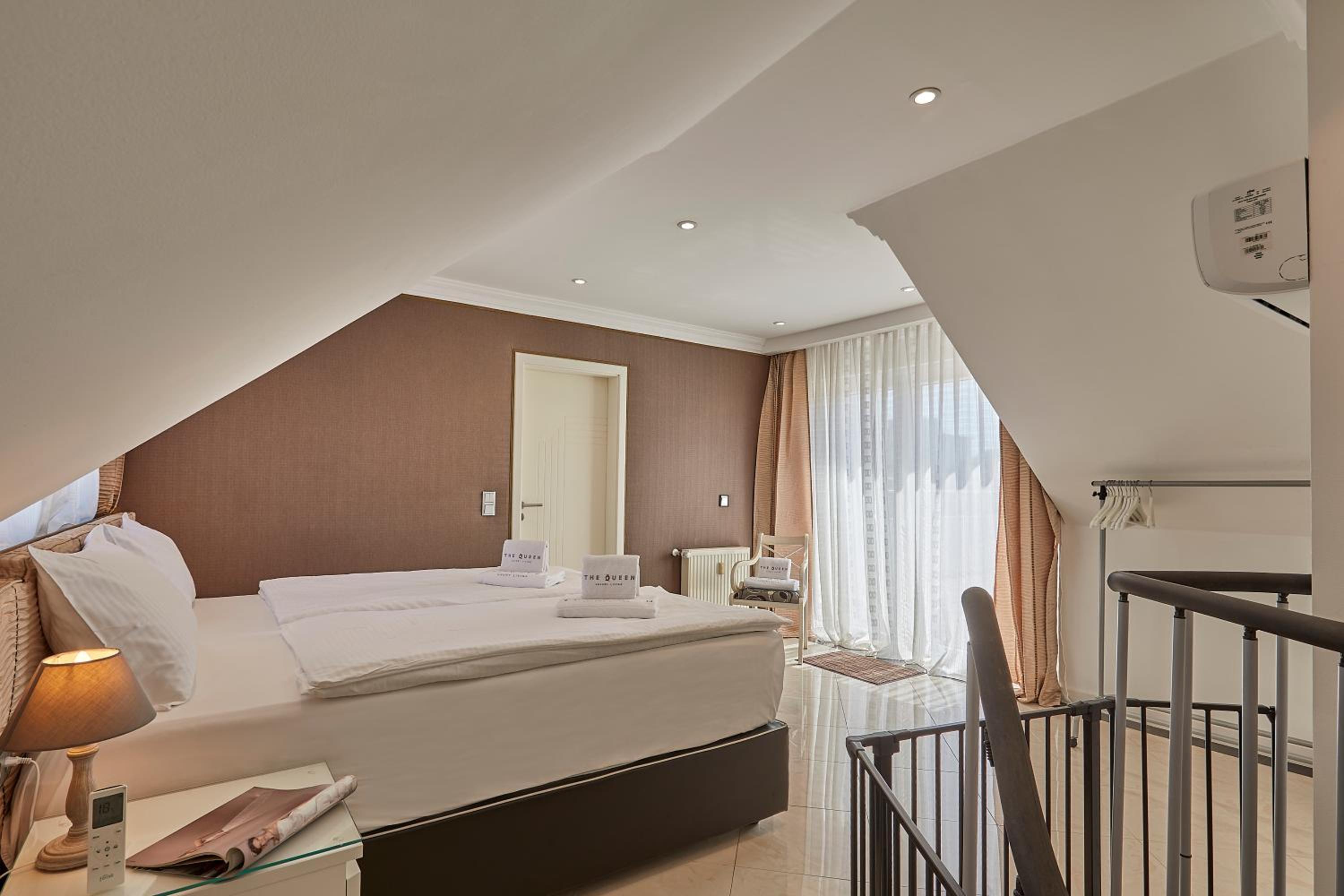 The Queen Luxury Apartments - Villa Cortina