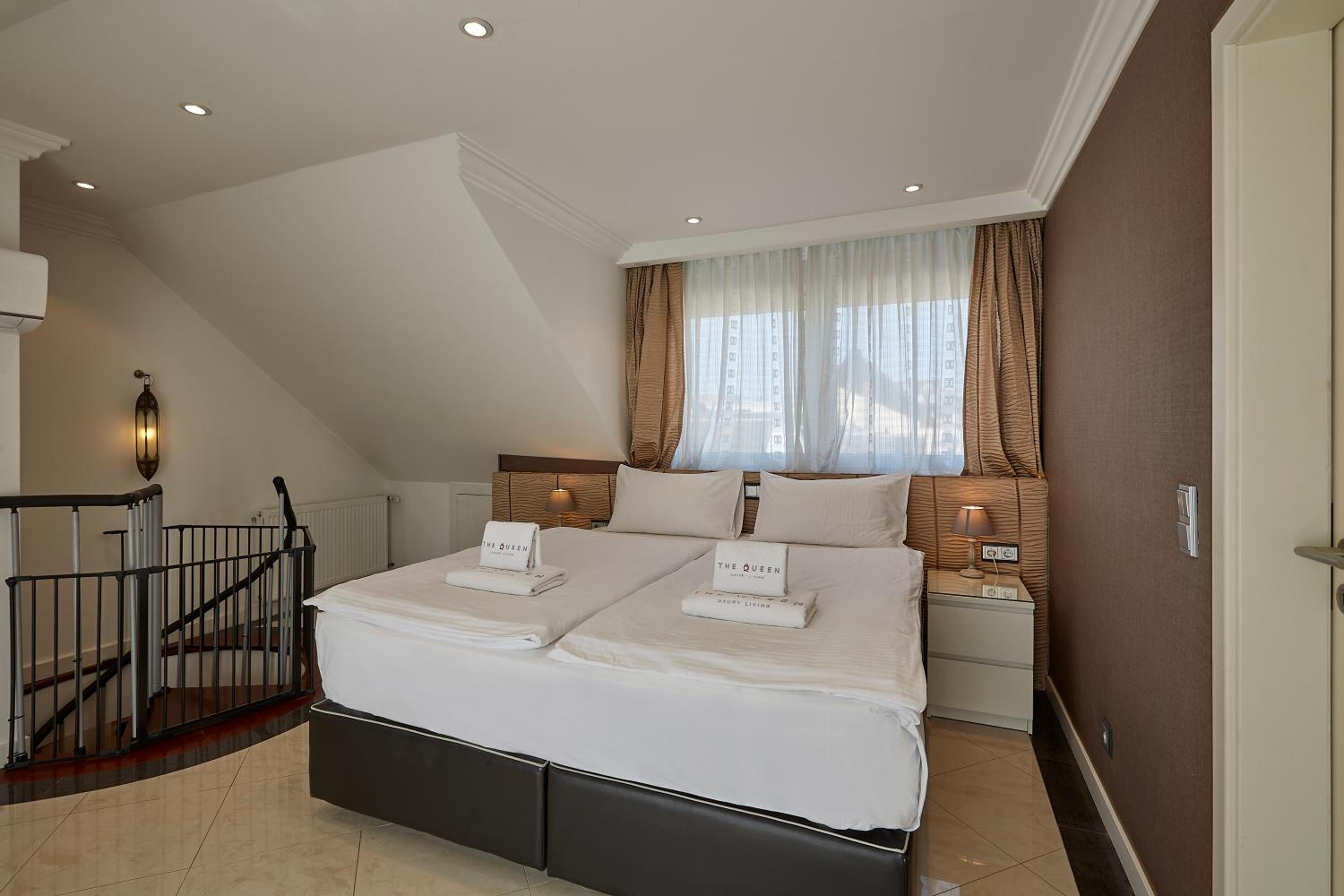 The Queen Luxury Apartments - Villa Cortina