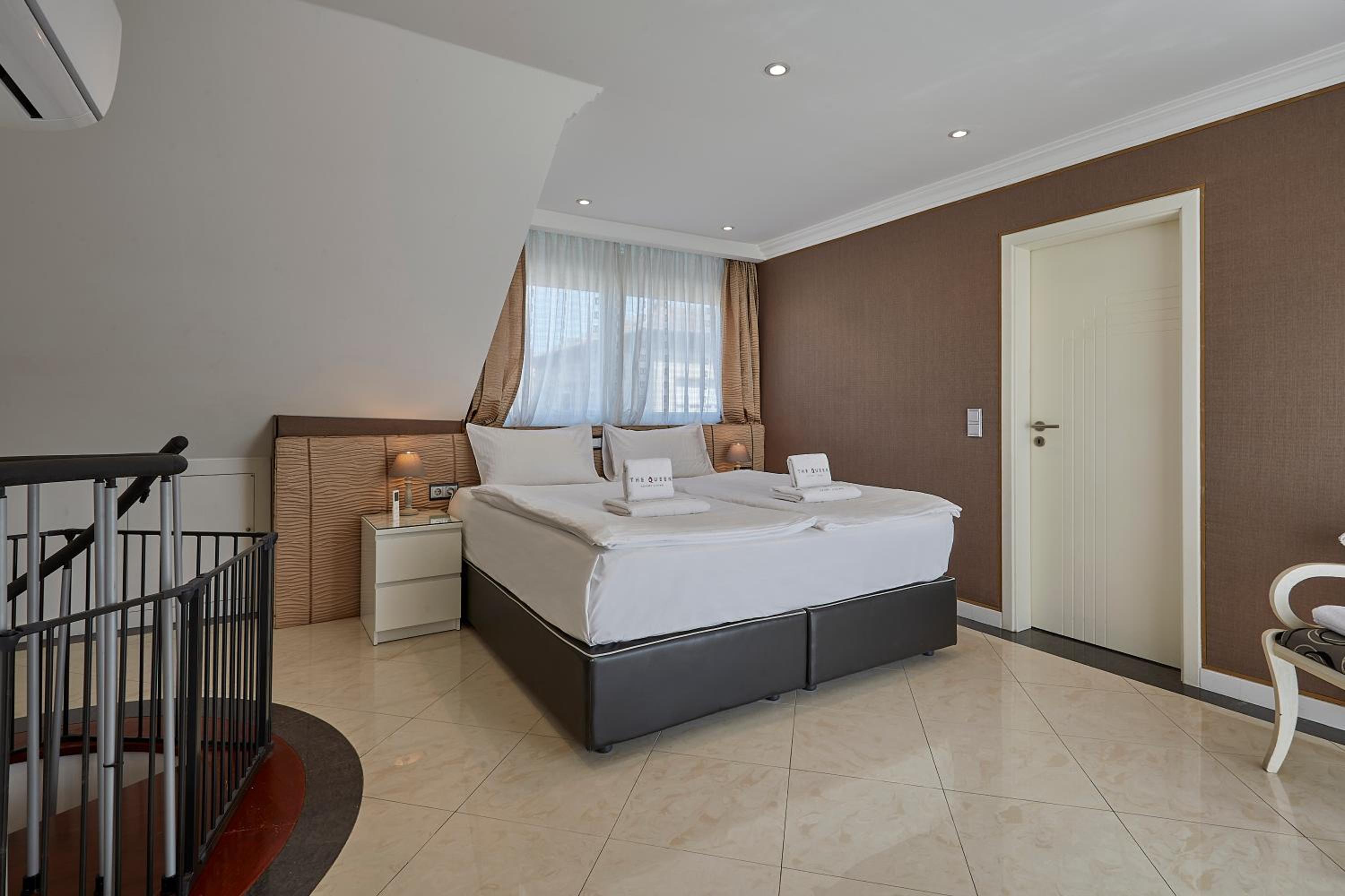 The Queen Luxury Apartments - Villa Cortina