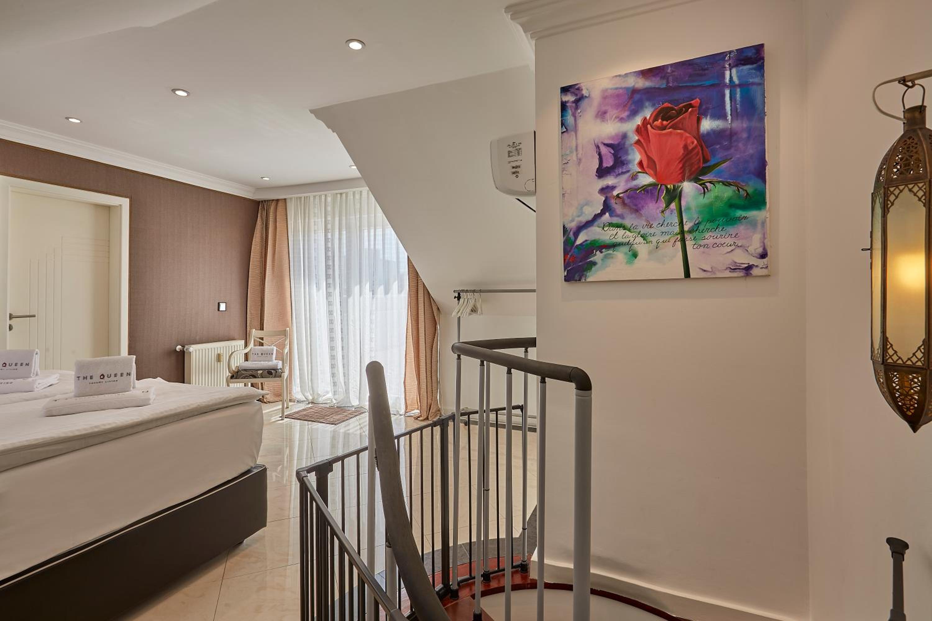 The Queen Luxury Apartments - Villa Cortina