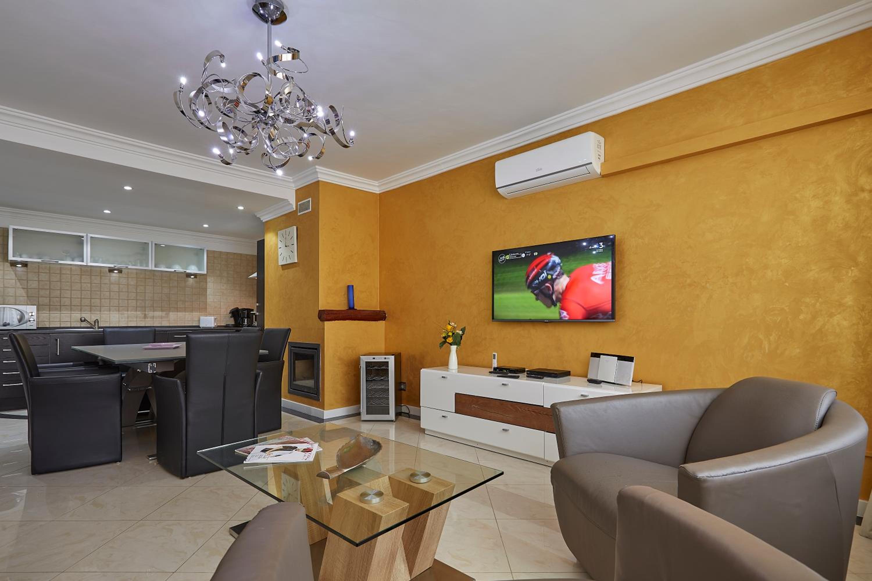 The Queen Luxury Apartments - Villa Cortina