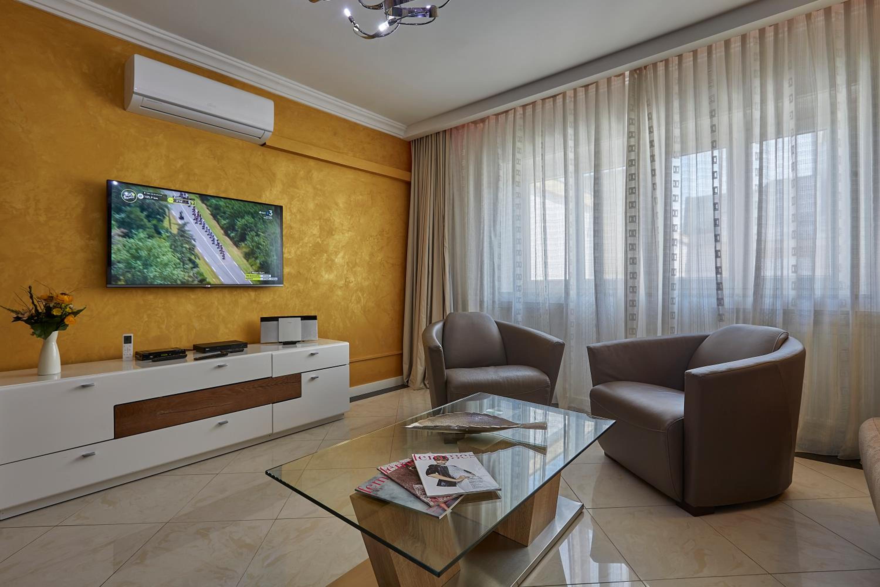 The Queen Luxury Apartments - Villa Cortina