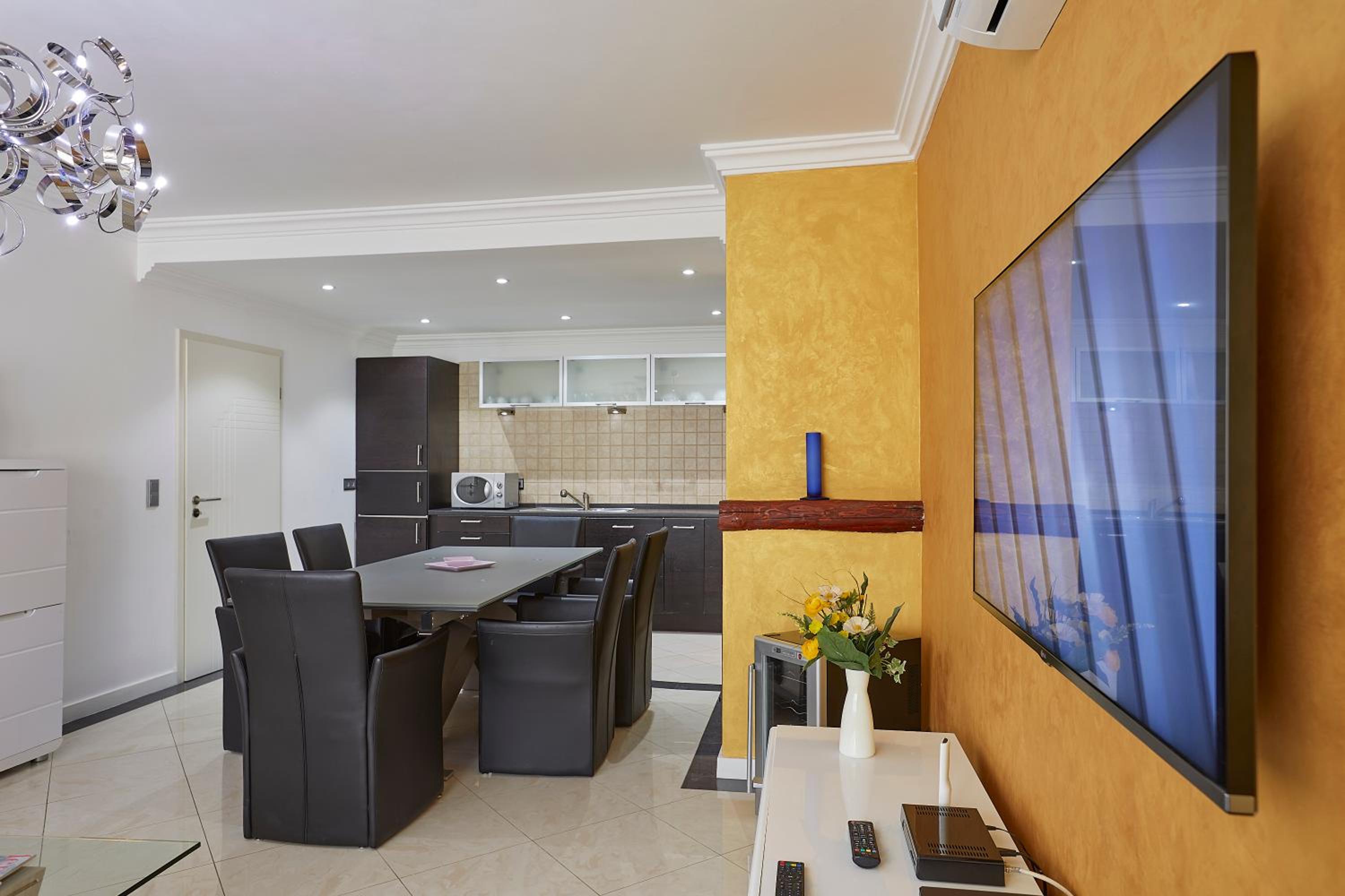 The Queen Luxury Apartments - Villa Cortina