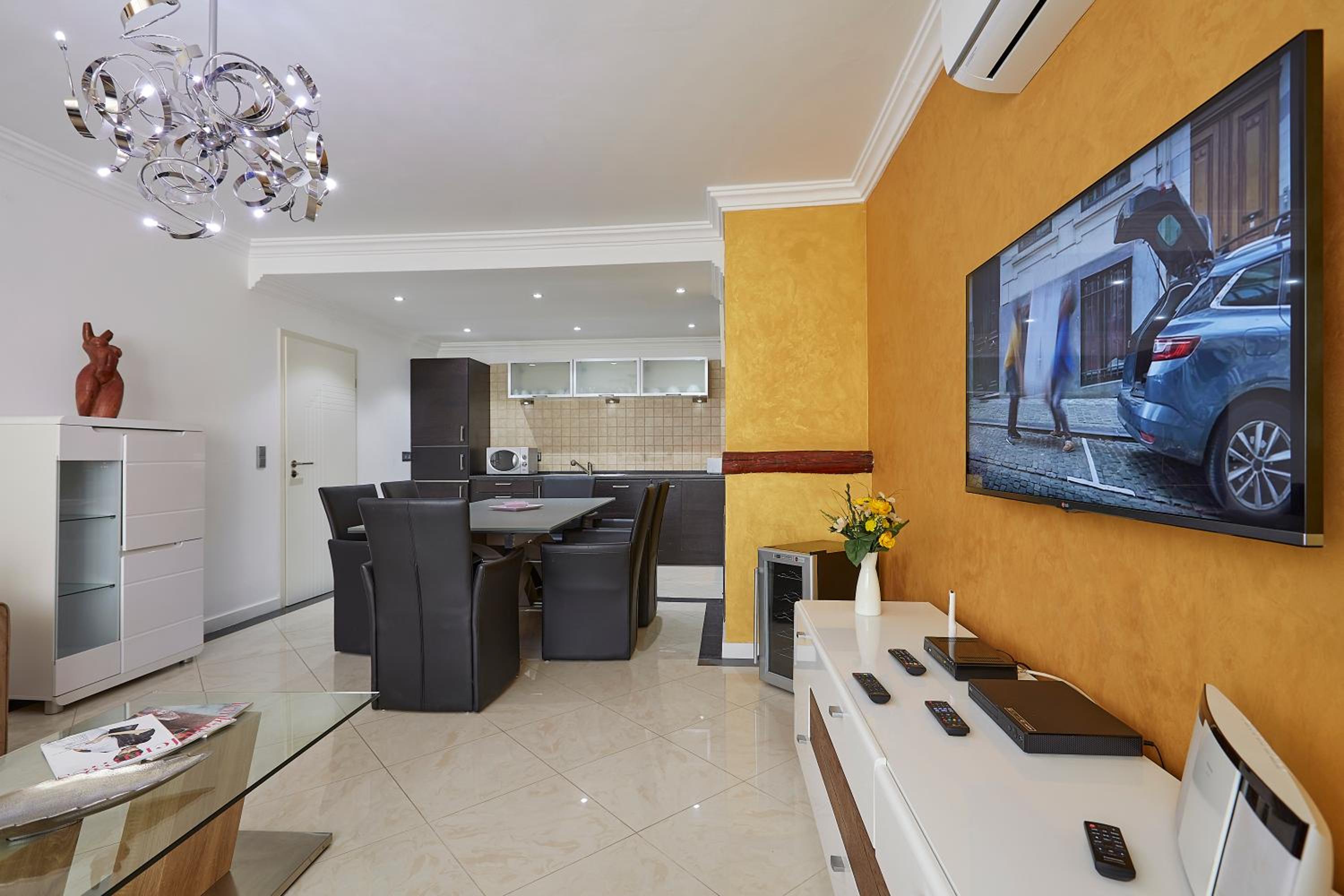 The Queen Luxury Apartments - Villa Cortina
