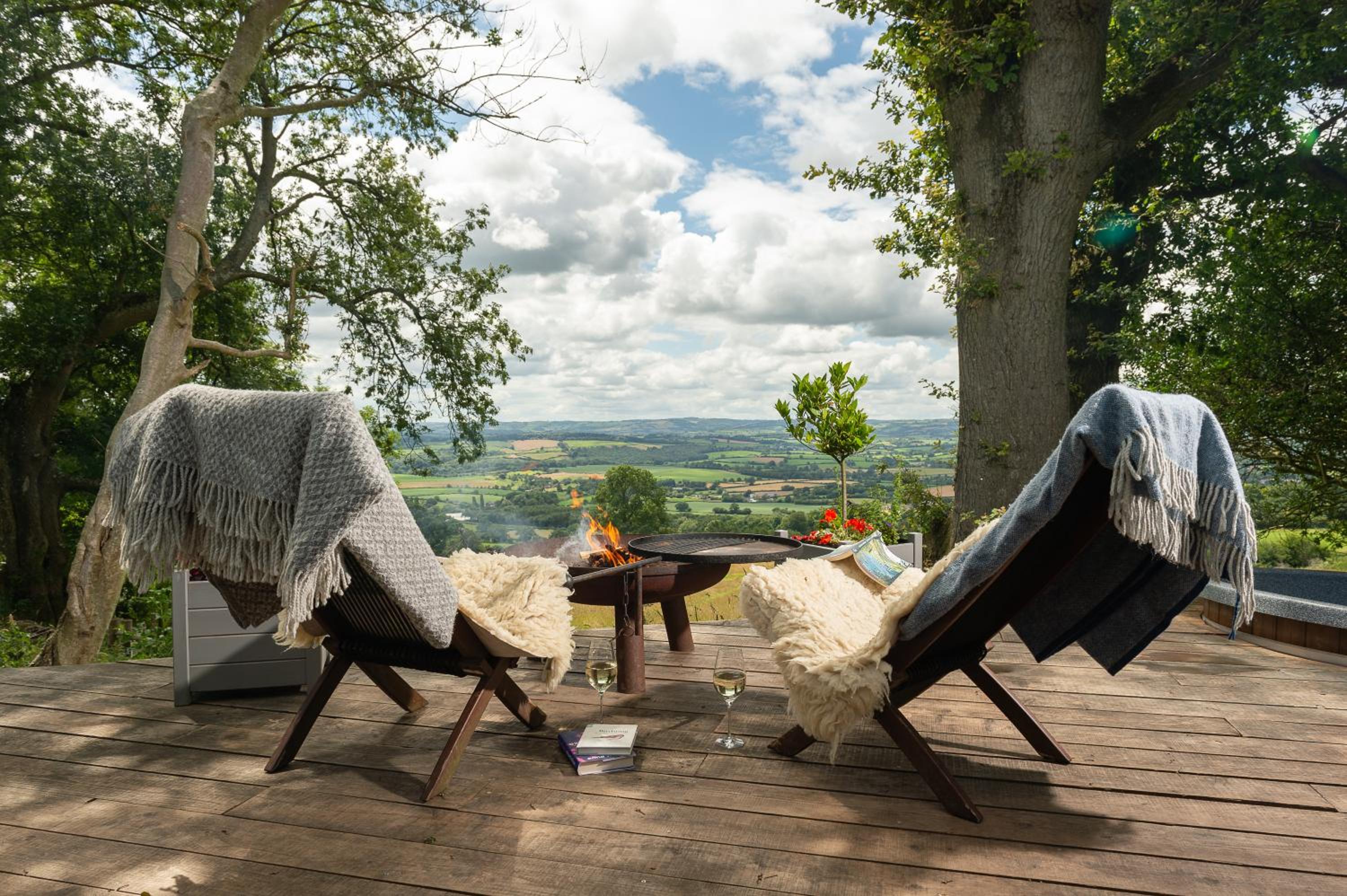 Tilbury Shepherd Huts & Holiday Cottages with Hot Tubs view 3