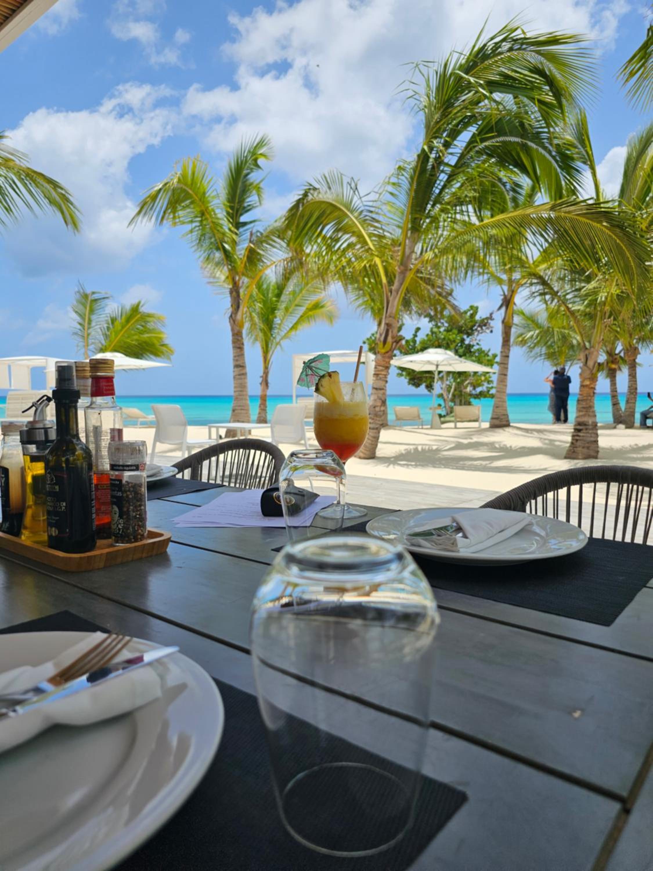 Aqua Esmeralda Luxury Beach Front Apartment