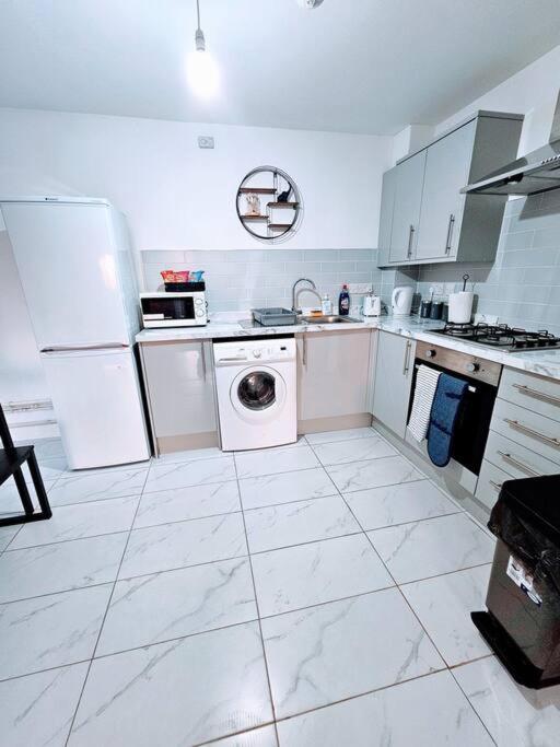 Swanky 1-Bedroom Apt in Walsall view 4