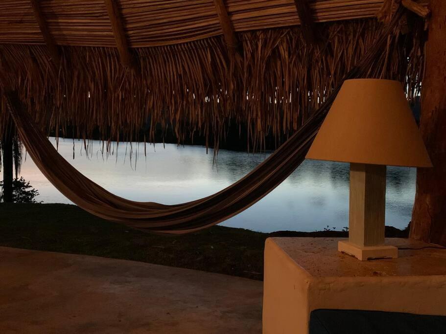 Las Palmas - Espectacular casa a borde de lago con piscina