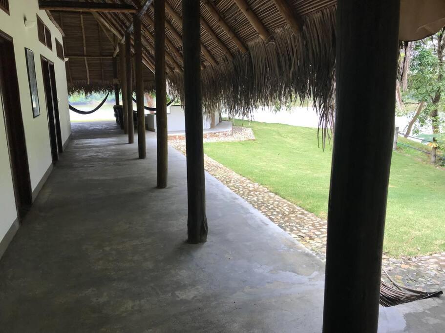 Las Palmas - Espectacular casa a borde de lago con piscina