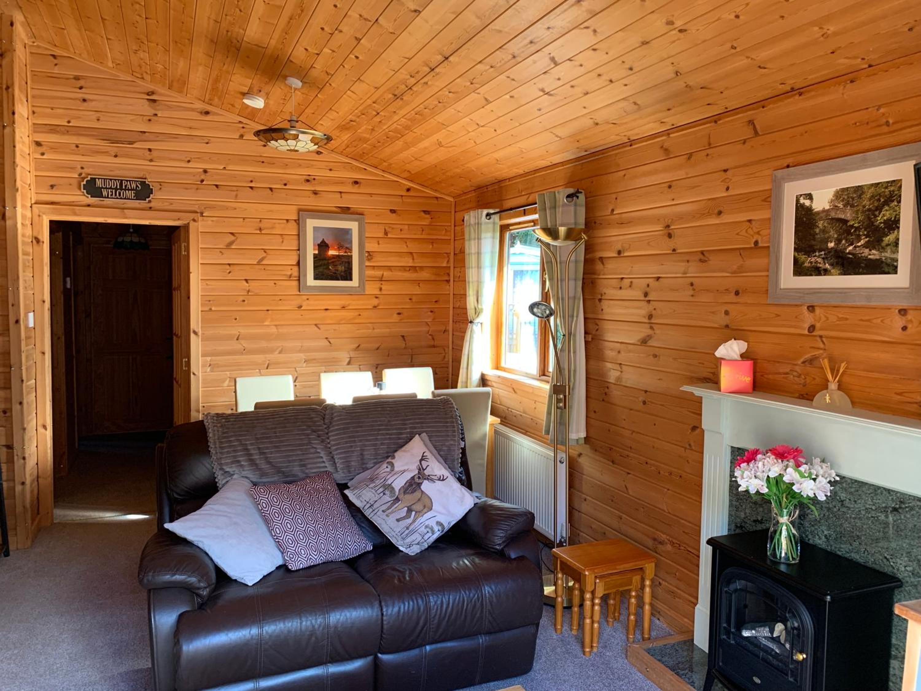 Lodge with river view - sleeps 6 - pet friendly view 4