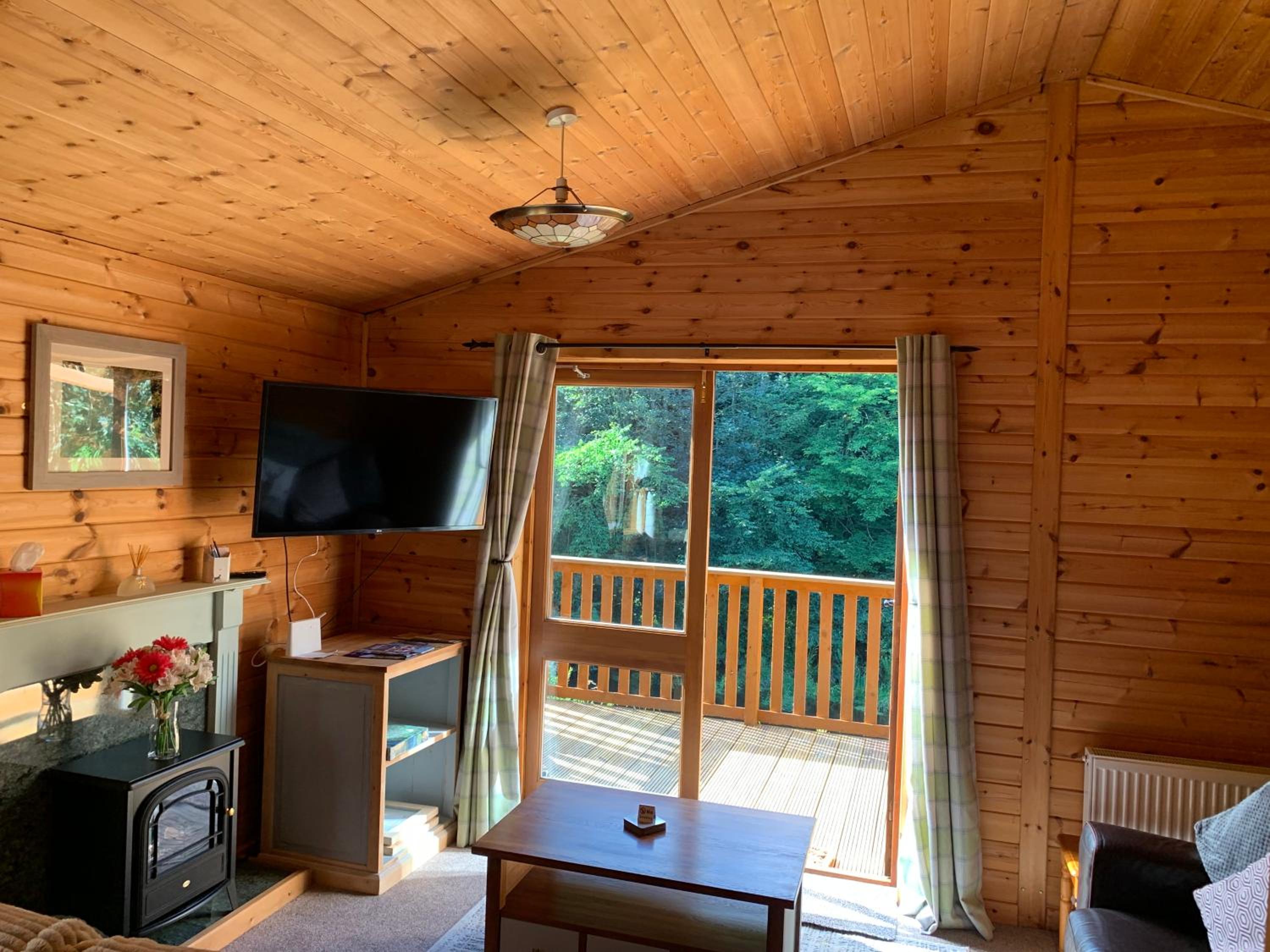 Lodge with river view - sleeps 6 - pet friendly view 5