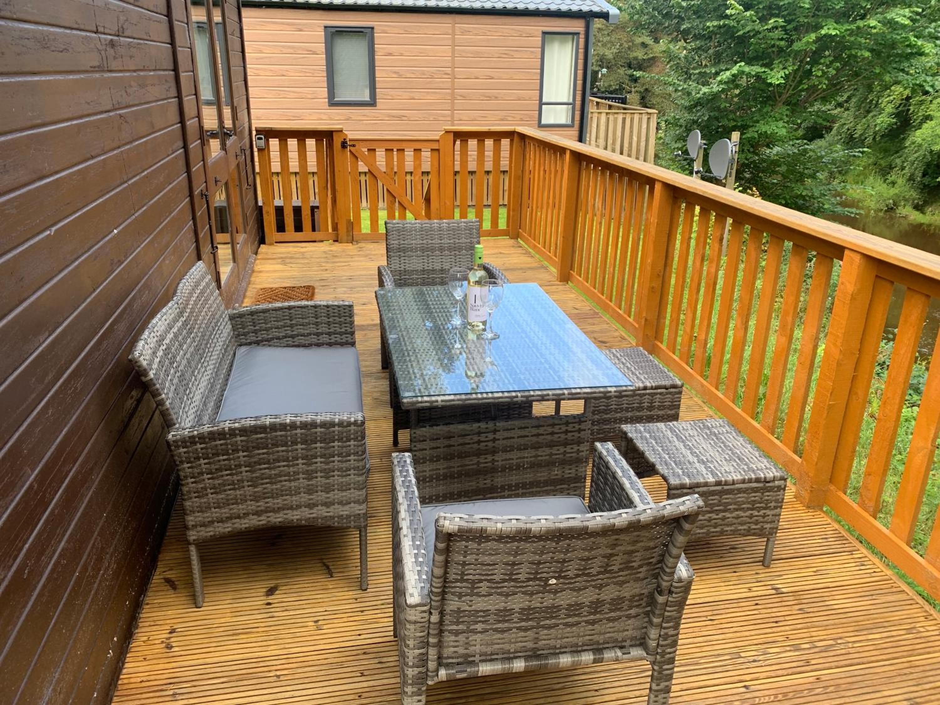 Lodge with river view - sleeps 6 - pet friendly view 3