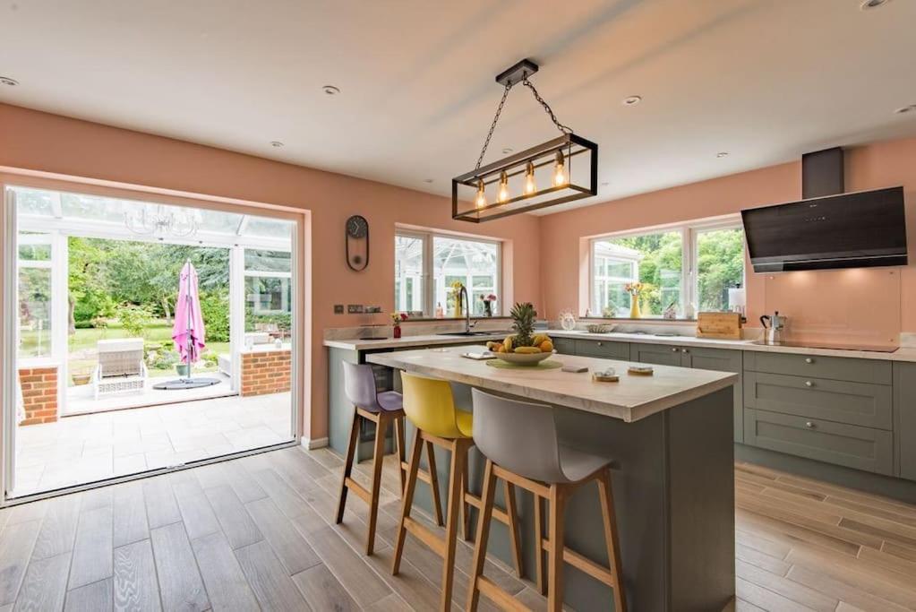 Sycamores - Fabulous family home with huge garden view 5