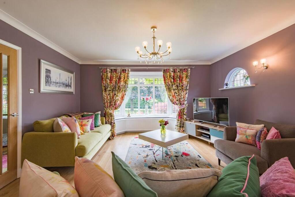 Sycamores - Fabulous family home with huge garden view 3