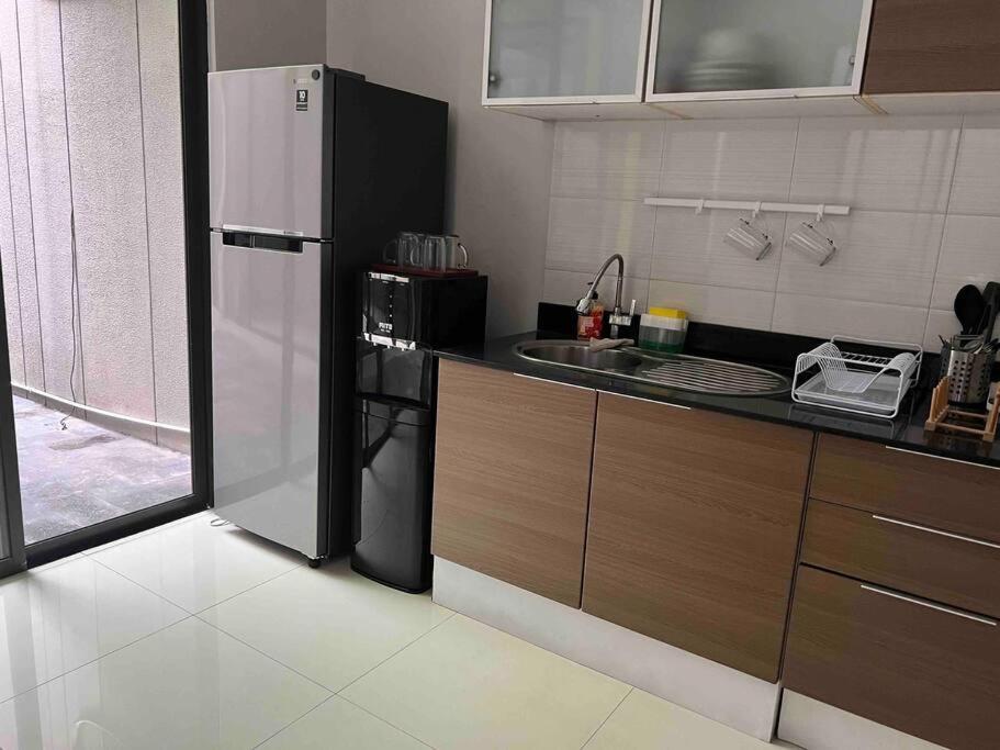 RUMAH MIMO 2 - Pakuwon Indah Near Pakuwon MALL view 3