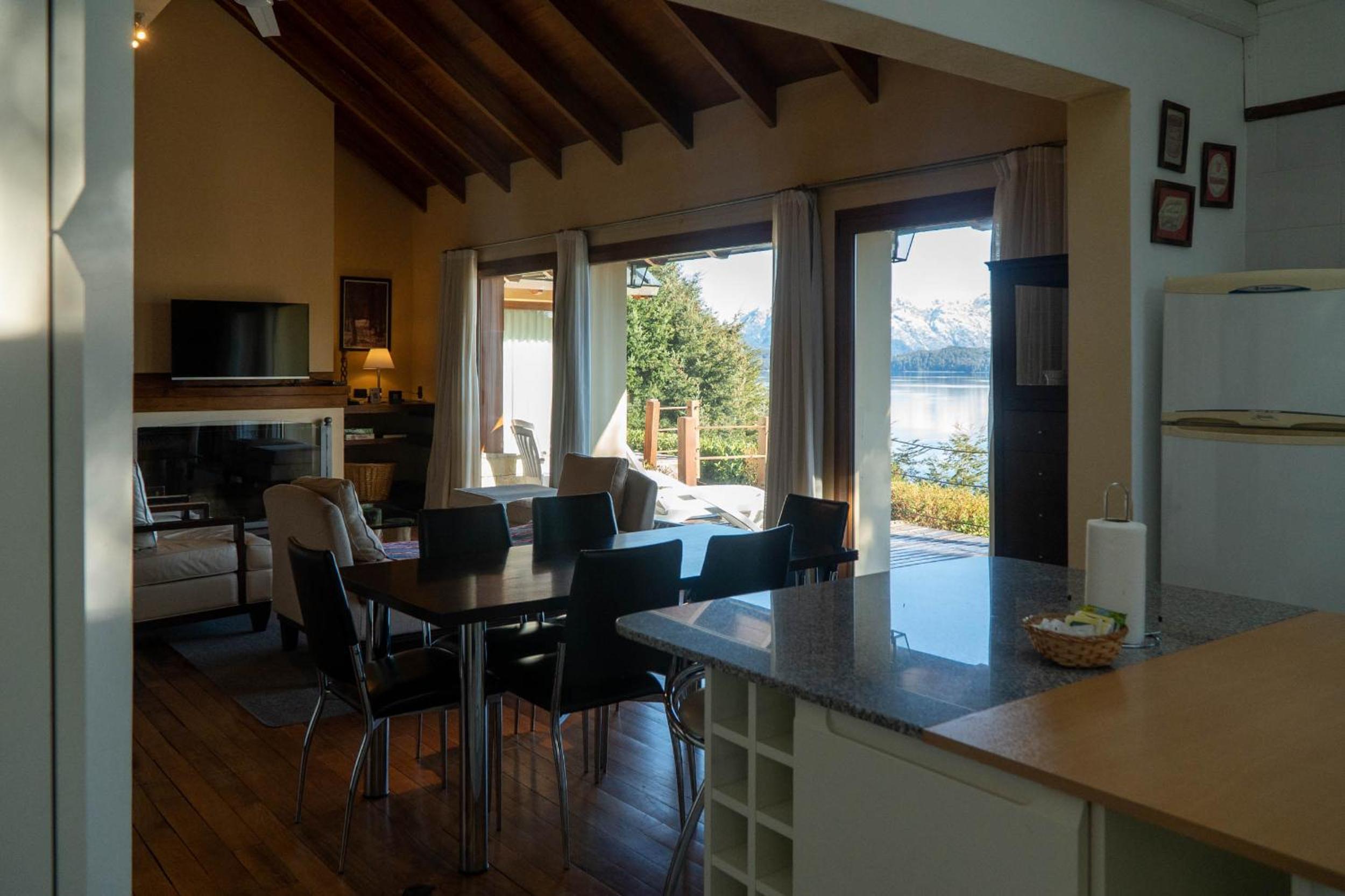 RentUp - Casa con vista panorámica al lago Nahuel Huapi