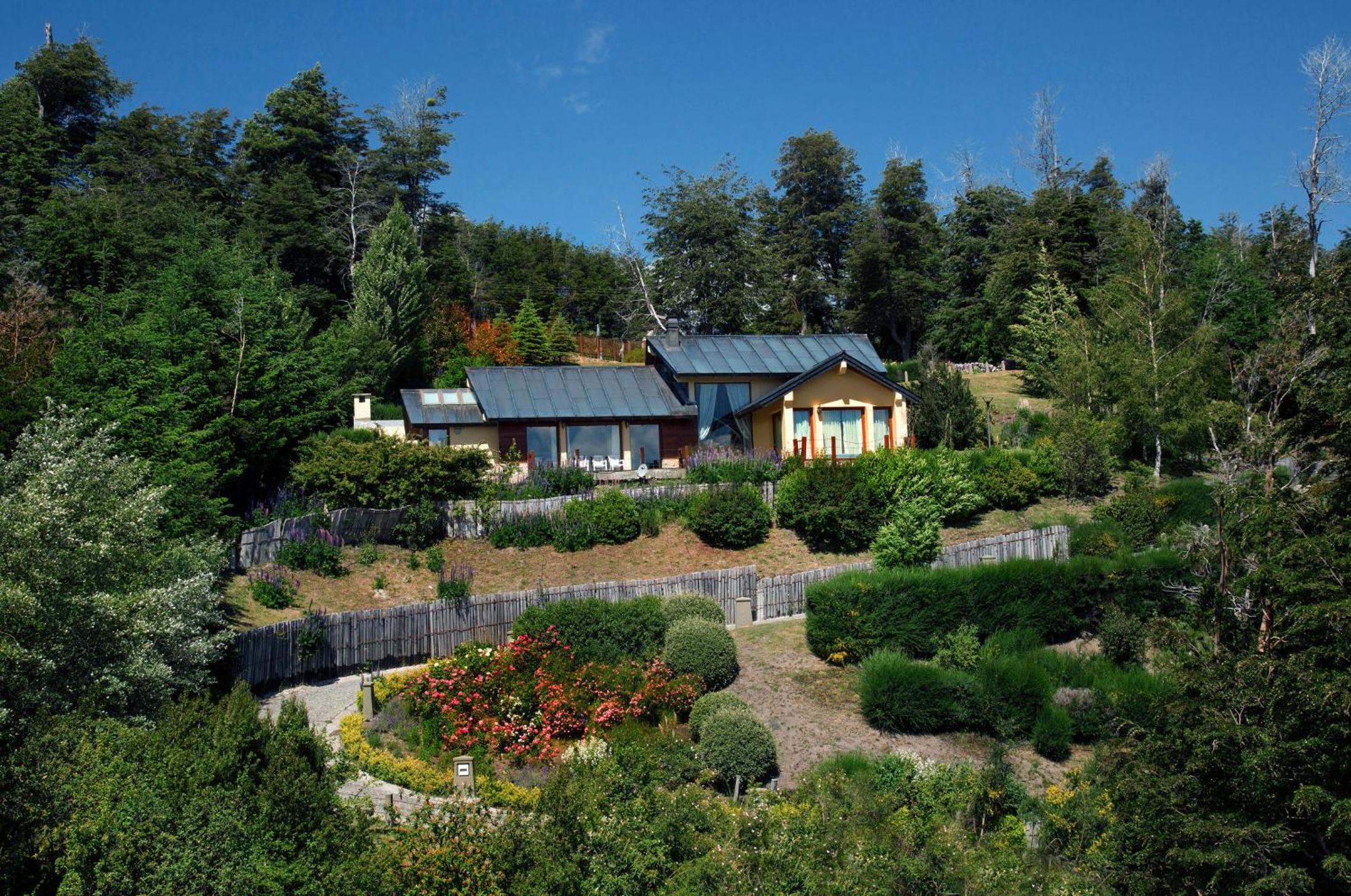 RentUp - Casa con vista panorámica al lago Nahuel Huapi