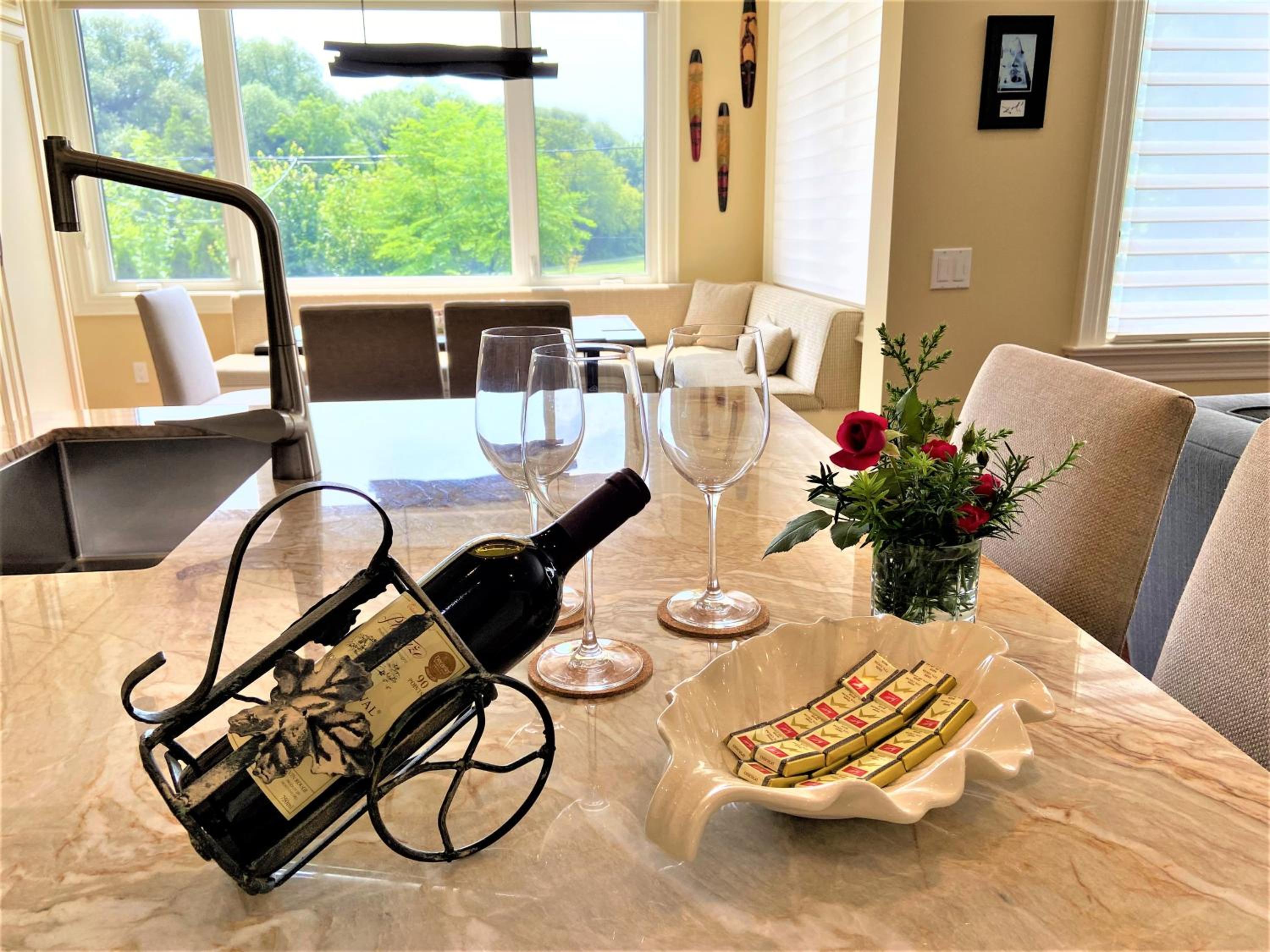 iResidence in Toronto - Unique Mansion - Fantastic Views with Breakfast