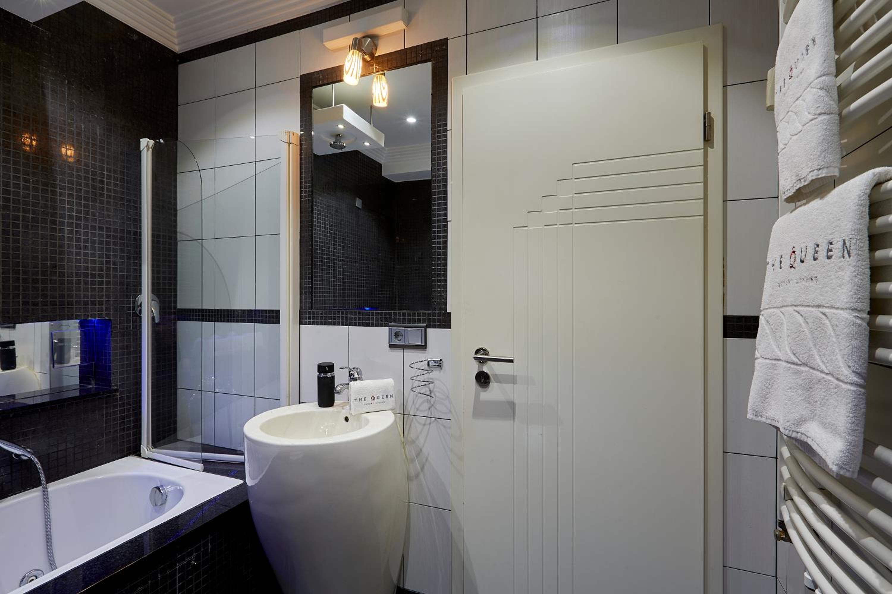 The Queen Luxury Apartments - Villa Cortina