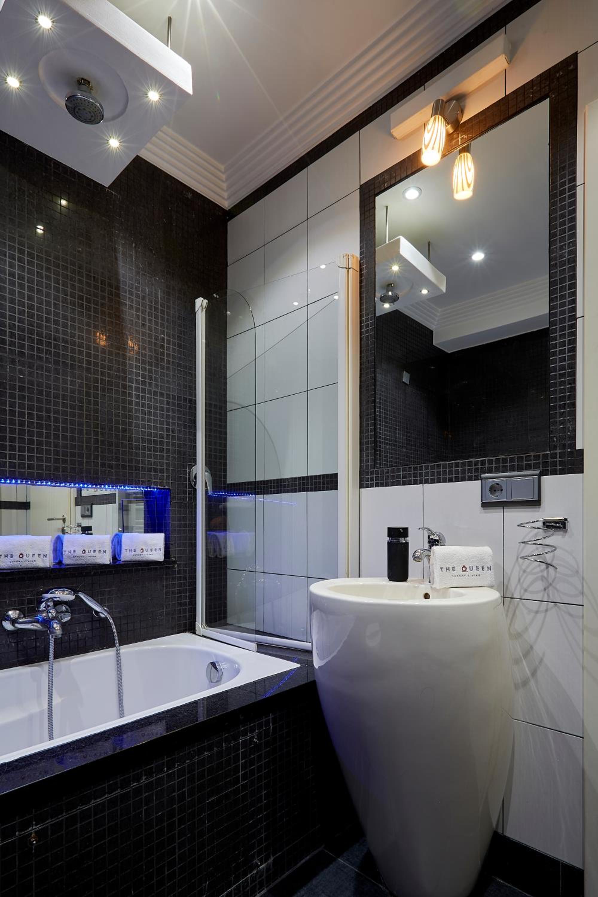 The Queen Luxury Apartments - Villa Cortina