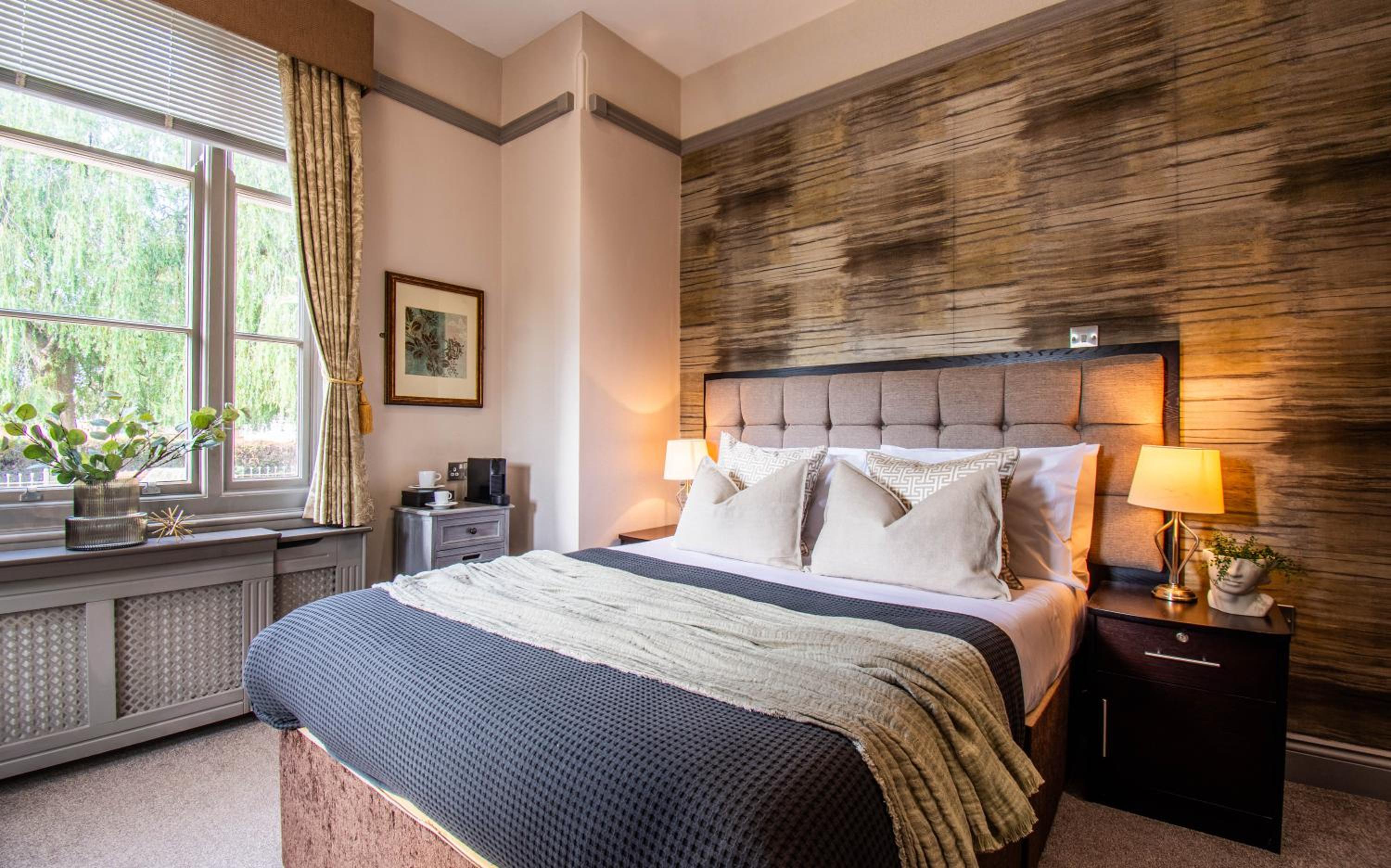 Eton House - Self Check-In, Ensuite Rooms & Self-Catering Studios view 4
