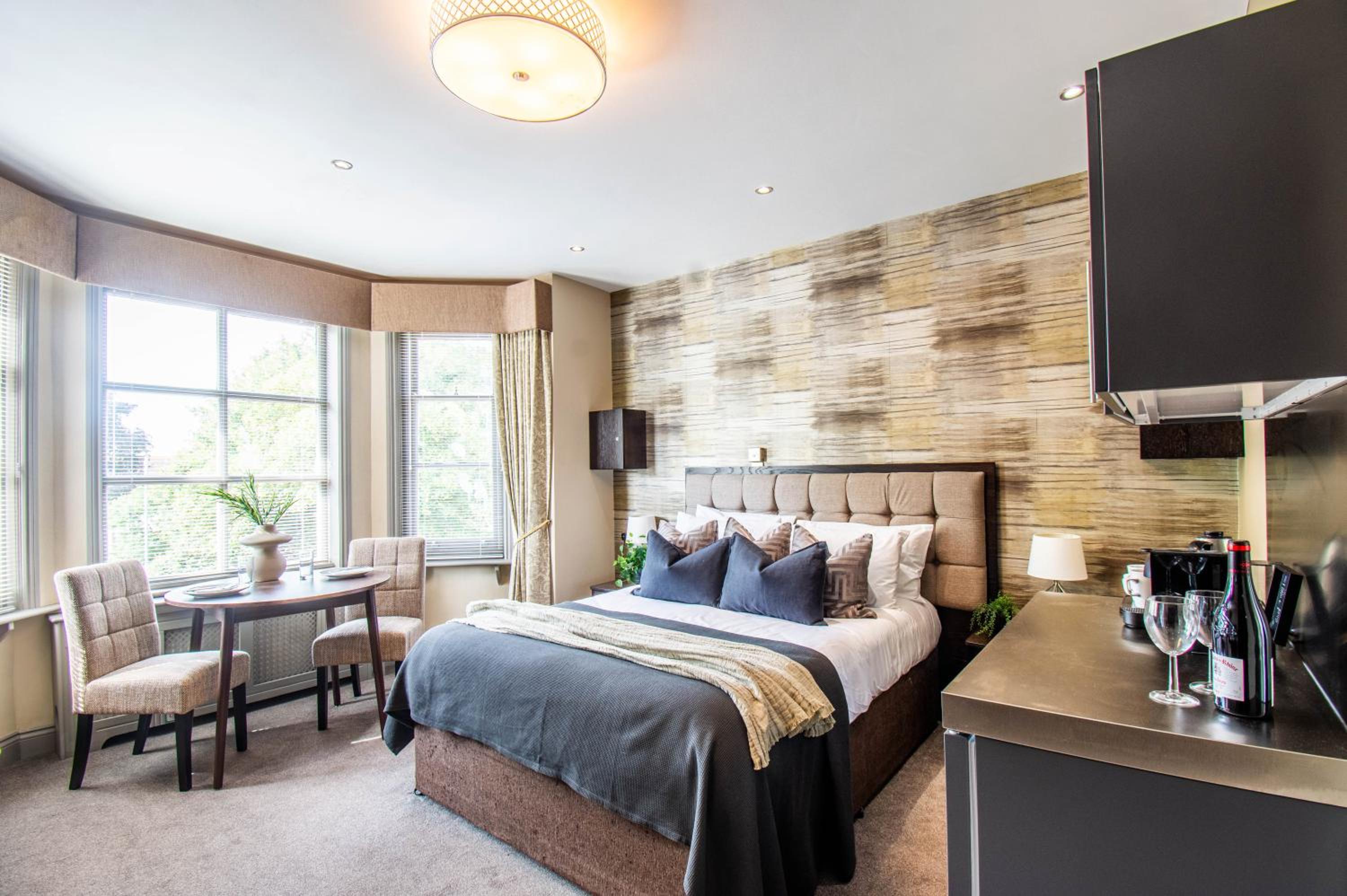 Eton House - Self Check-In, Ensuite Rooms & Self-Catering Studios view 2