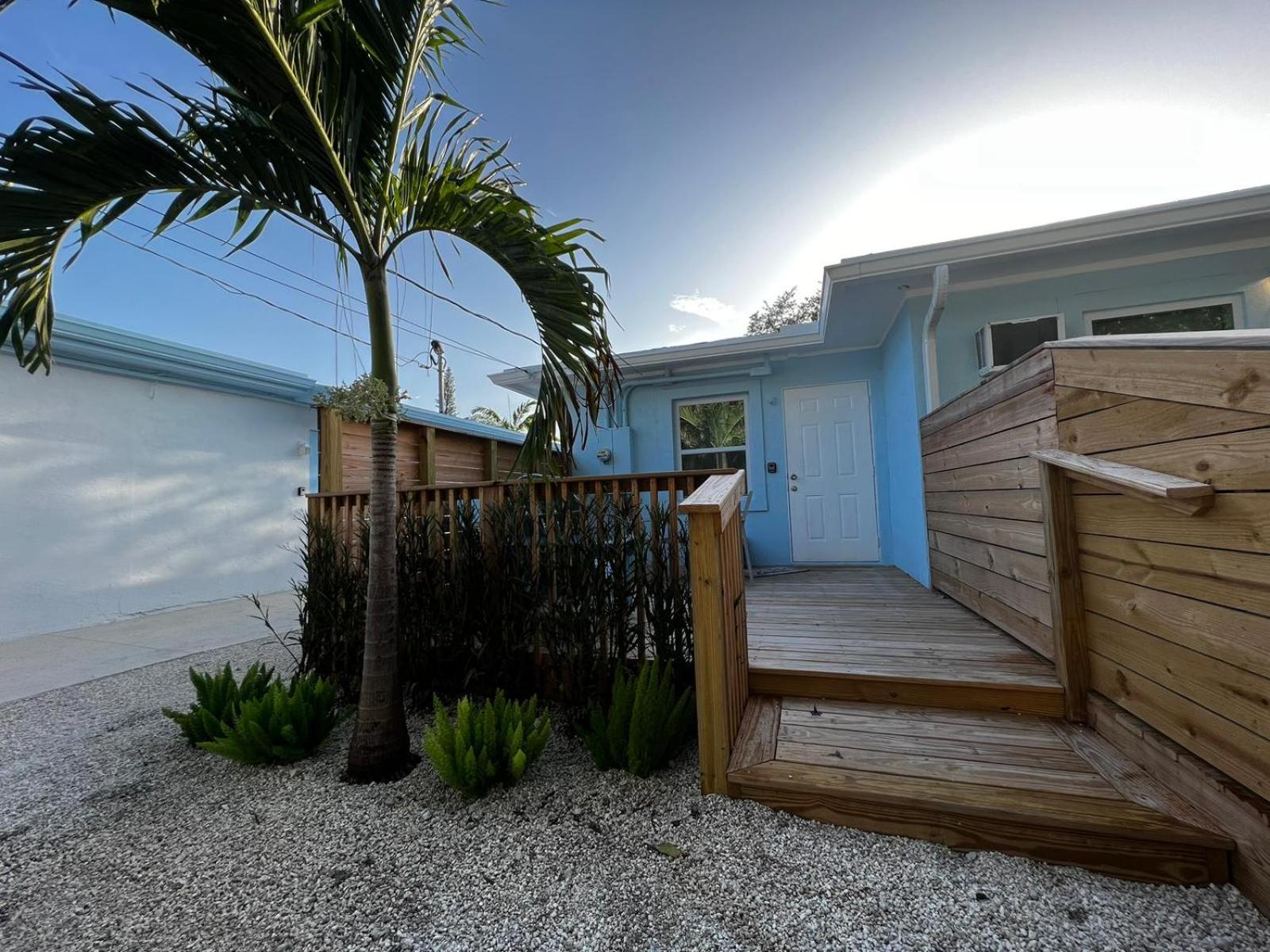 Seaside Studio *5 min to beach* view 2