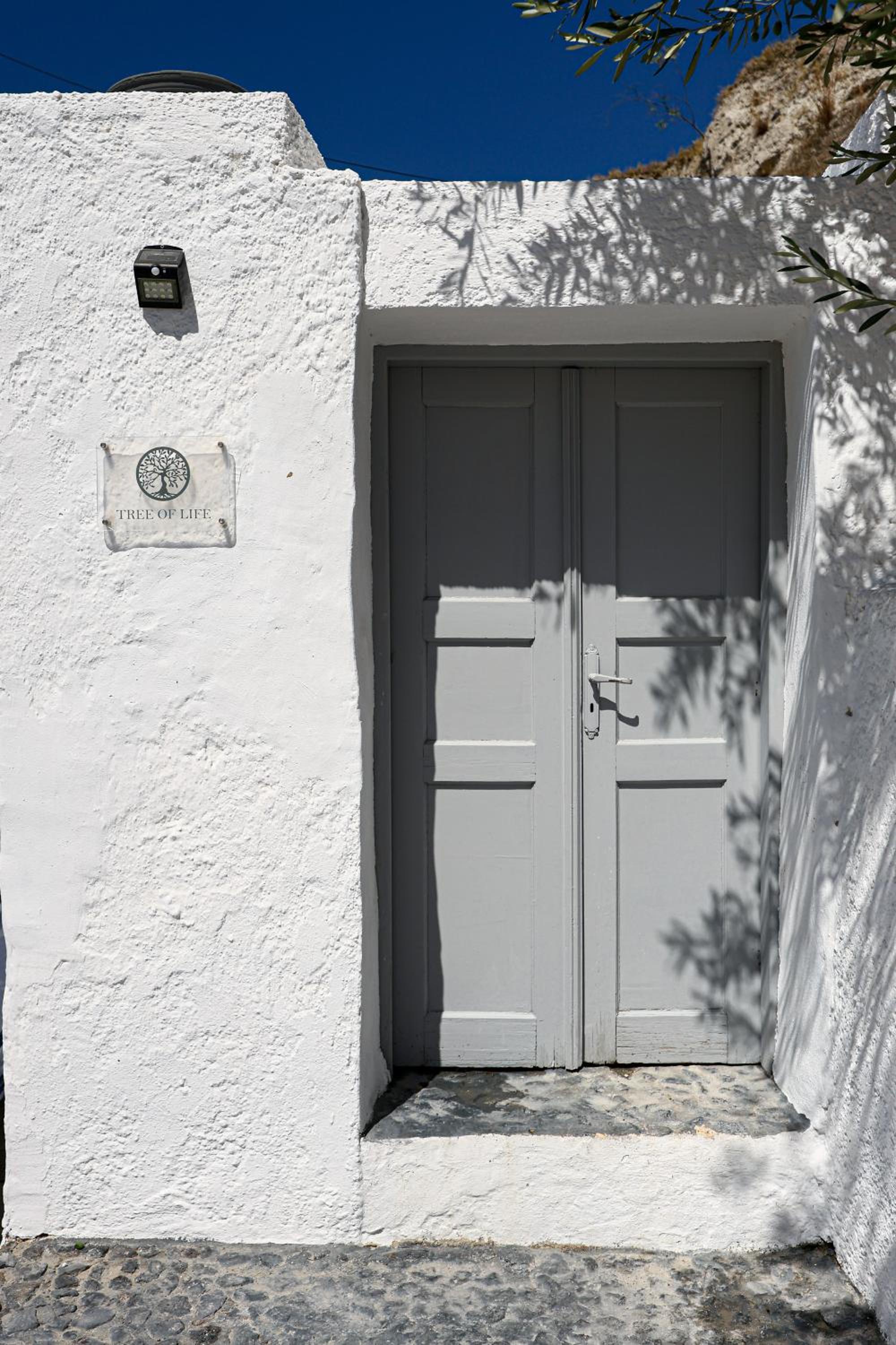 Tree of Life 2 - Authentic Cave - Style Home by ΜΡS