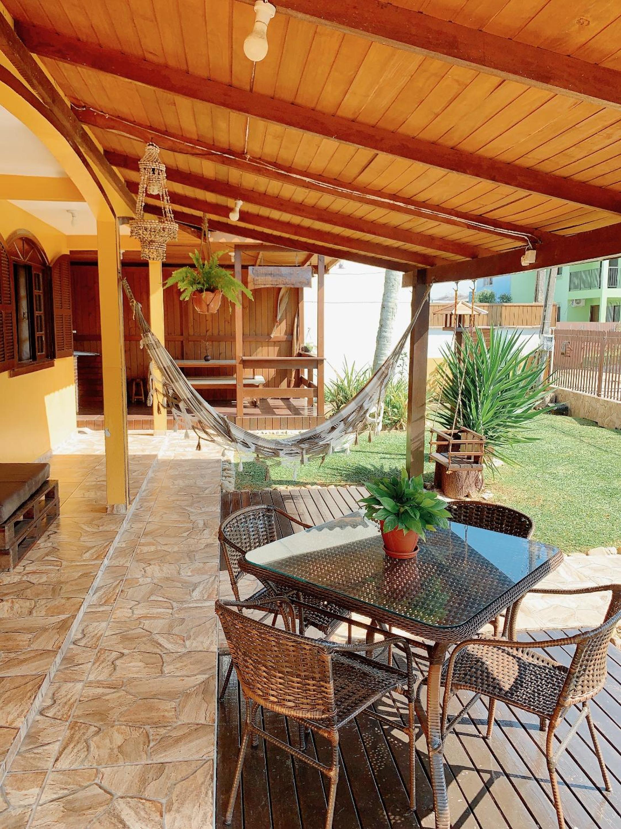Ótima Casa para 10 pessoas /menos de 100m da Praia