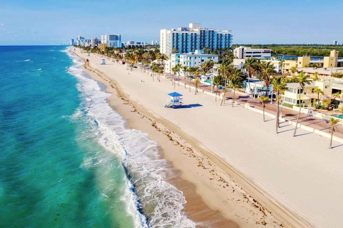 Great Location 5BR Heated Pool near Hollywood Beach