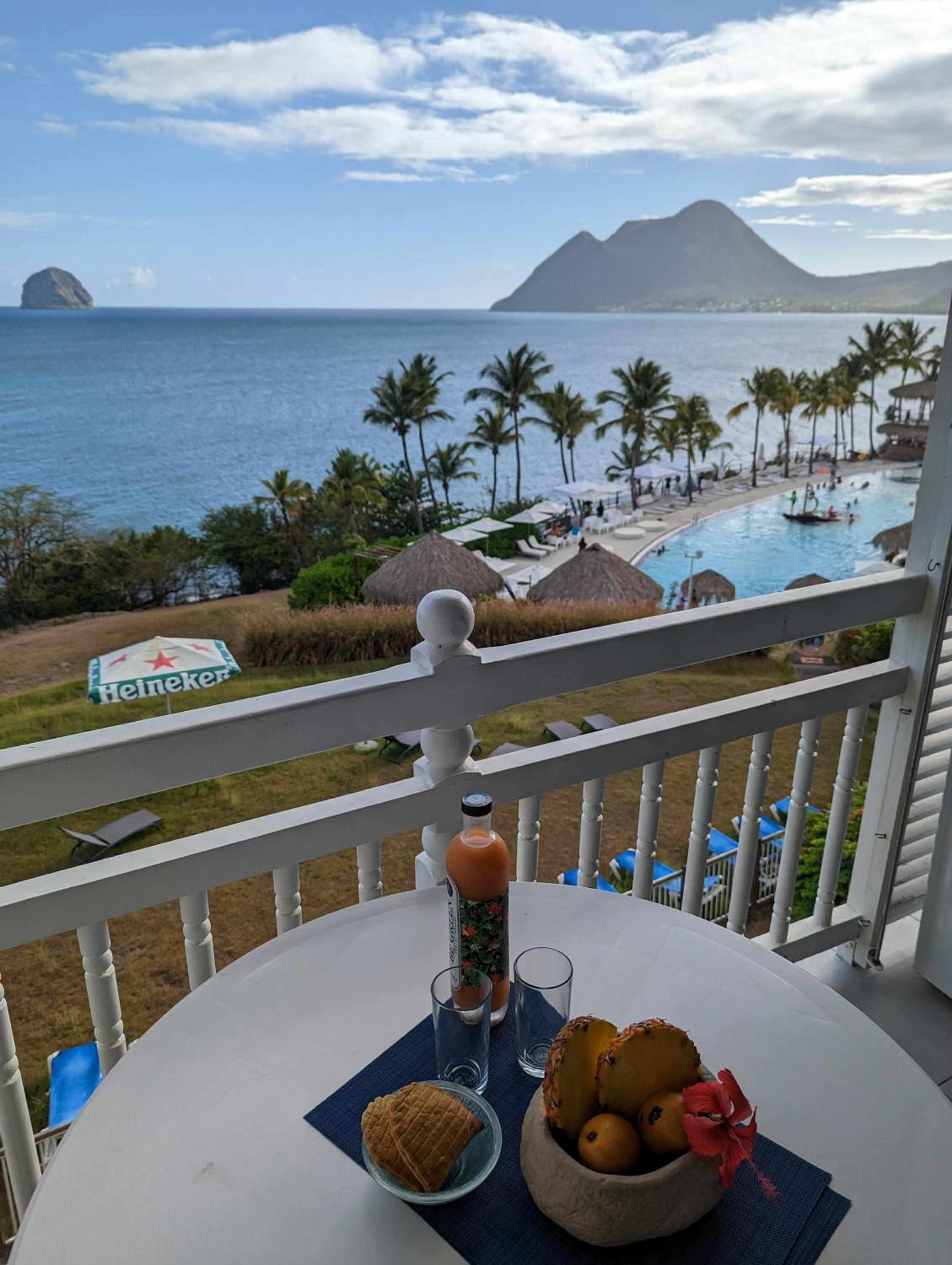studio bord de mer vue splendide et piscine view 5