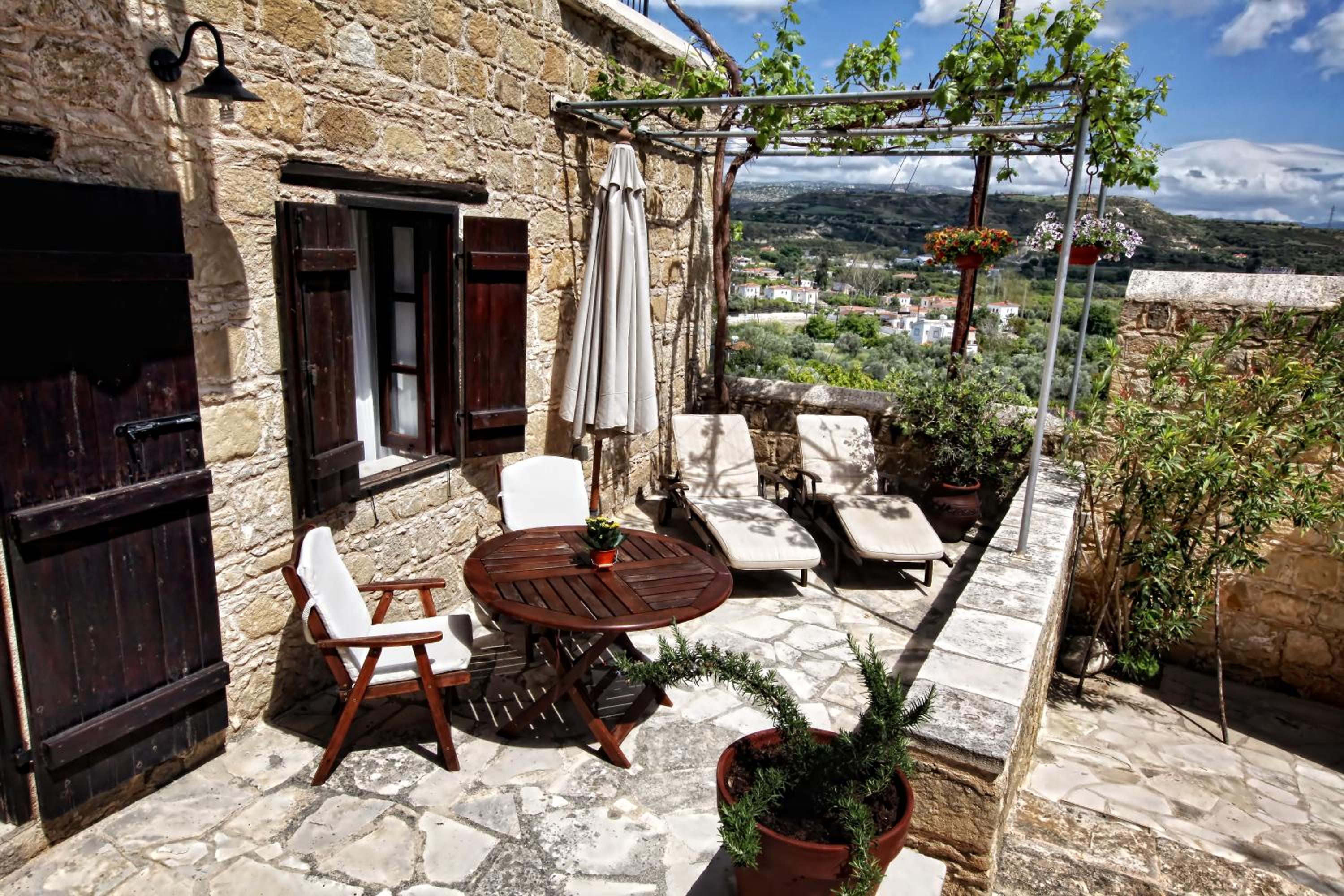 Leonidas Village Houses