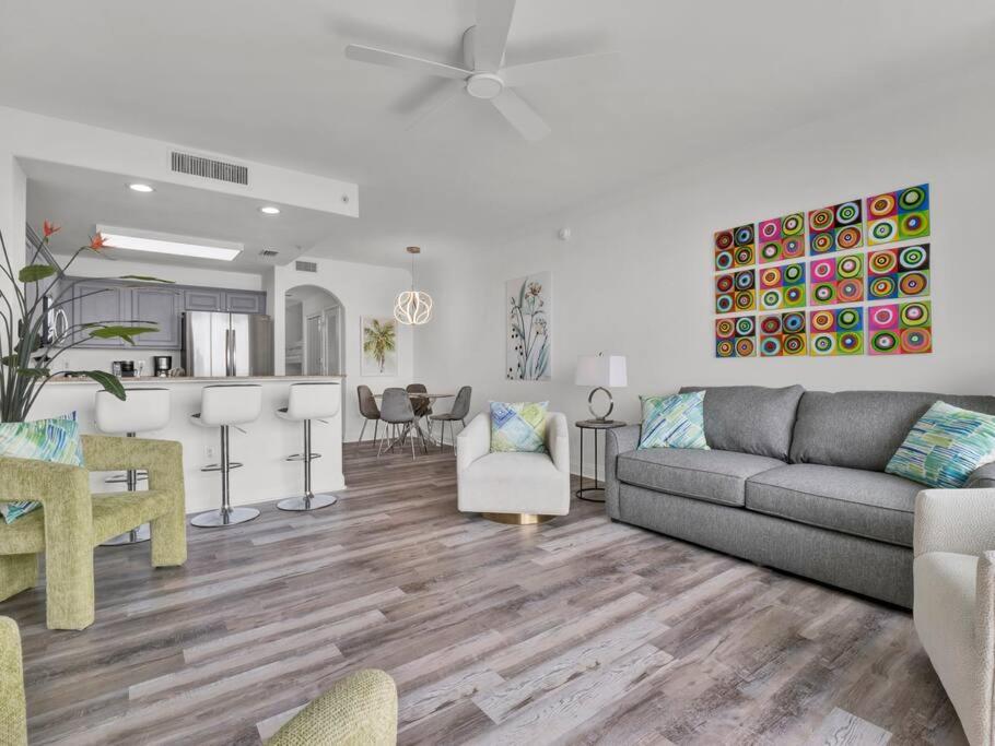 Huge Pool, Sunrise, Stunning views near Disney,409