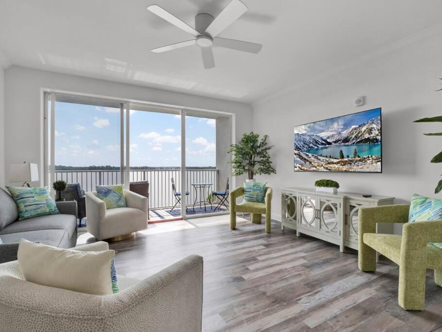 Huge Pool, Sunrise, Stunning views near Disney,409