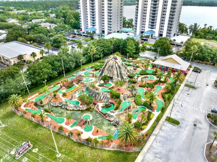 Huge Pool, Sunrise, Stunning views near Disney,409