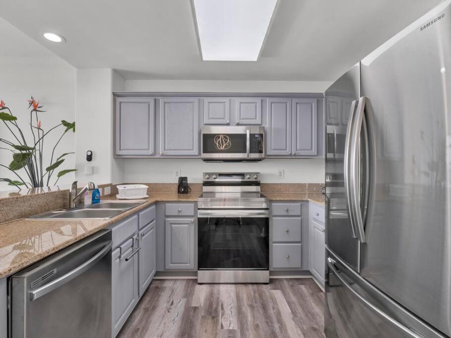 Huge Pool, Sunrise, Stunning views near Disney,409