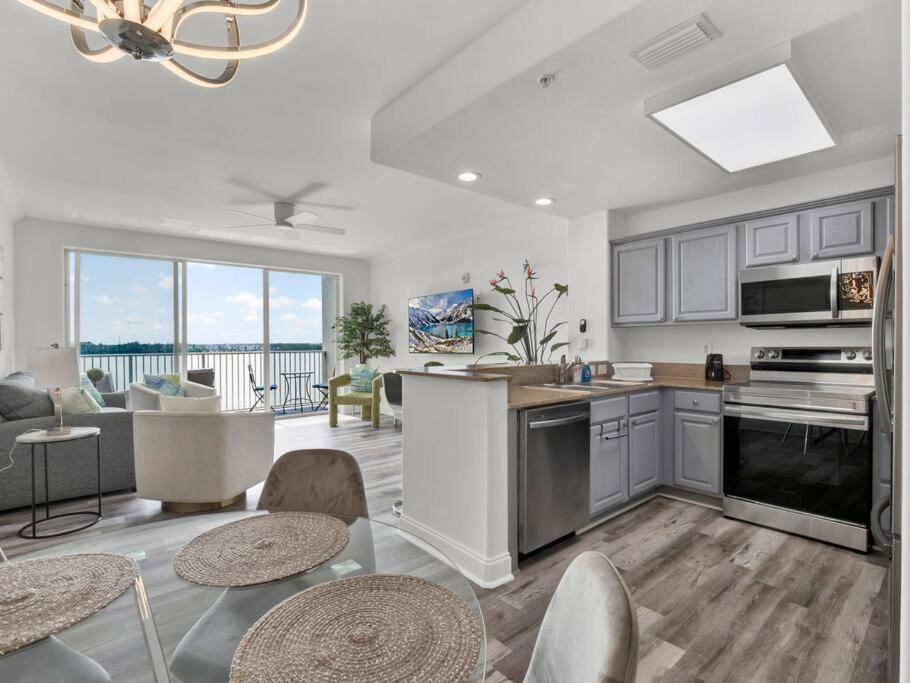 Huge Pool, Sunrise, Stunning views near Disney,409