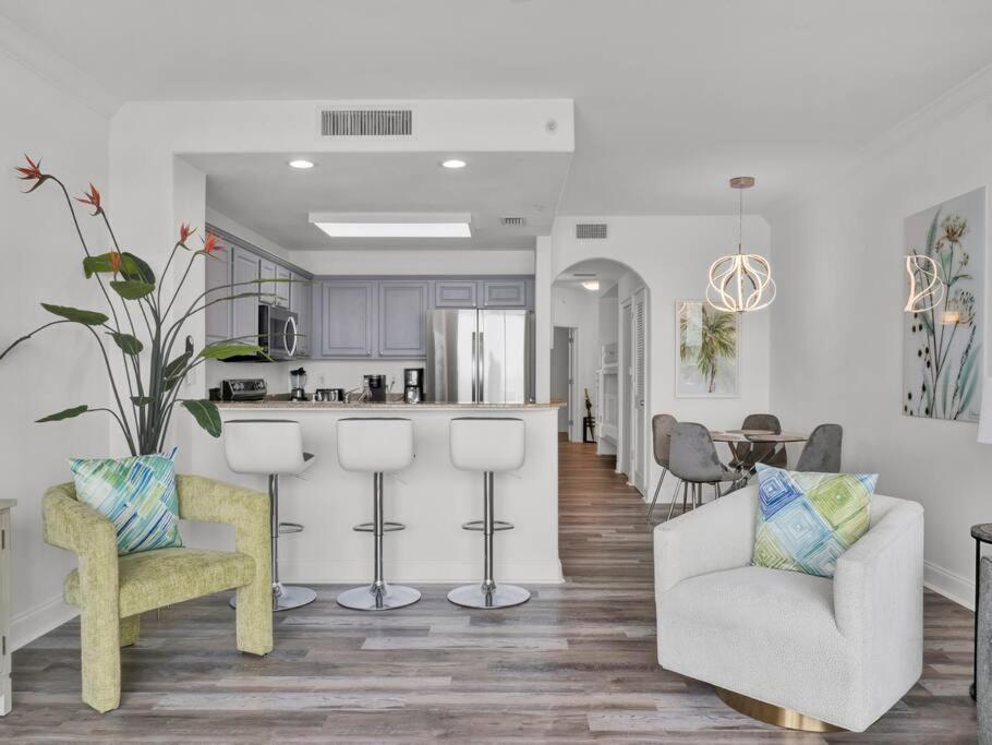 Huge Pool, Sunrise, Stunning views near Disney,409