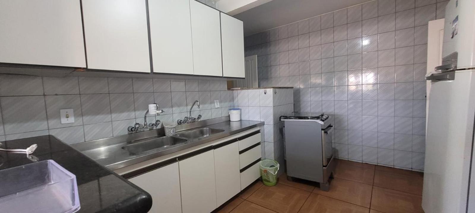 Cantinho do SOSSEGO, a 2 km da praia de Itapuã, no centro da cidade, wifi, ideal para CASAL view 5