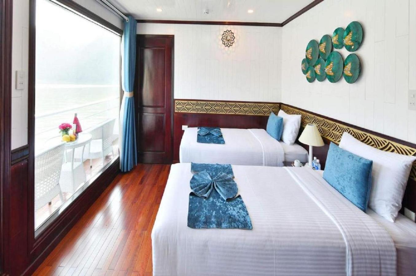 Halong Sapphire Cruises view 3