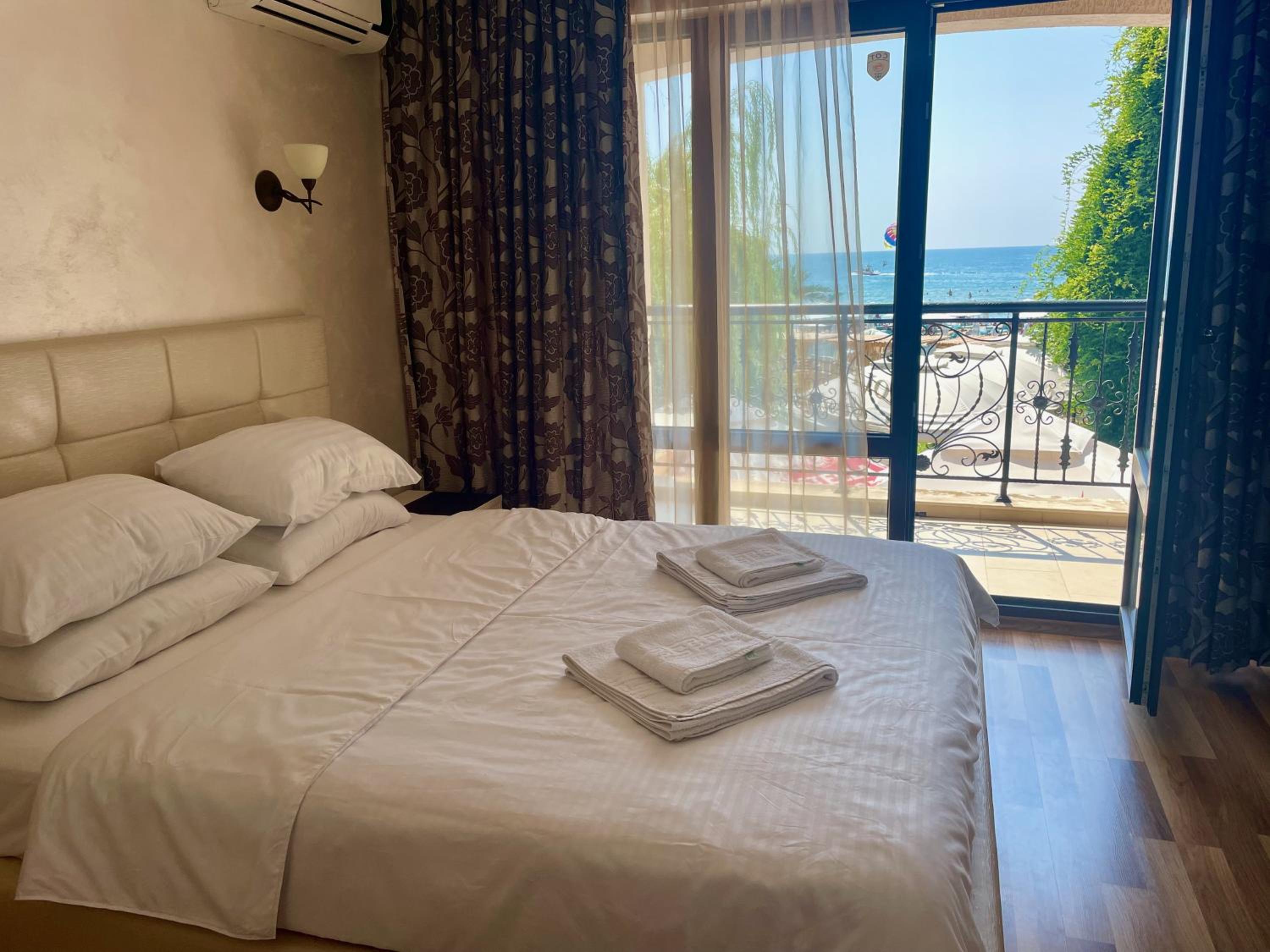 Luxurious 2 BR Appt at the Black Sea Coast