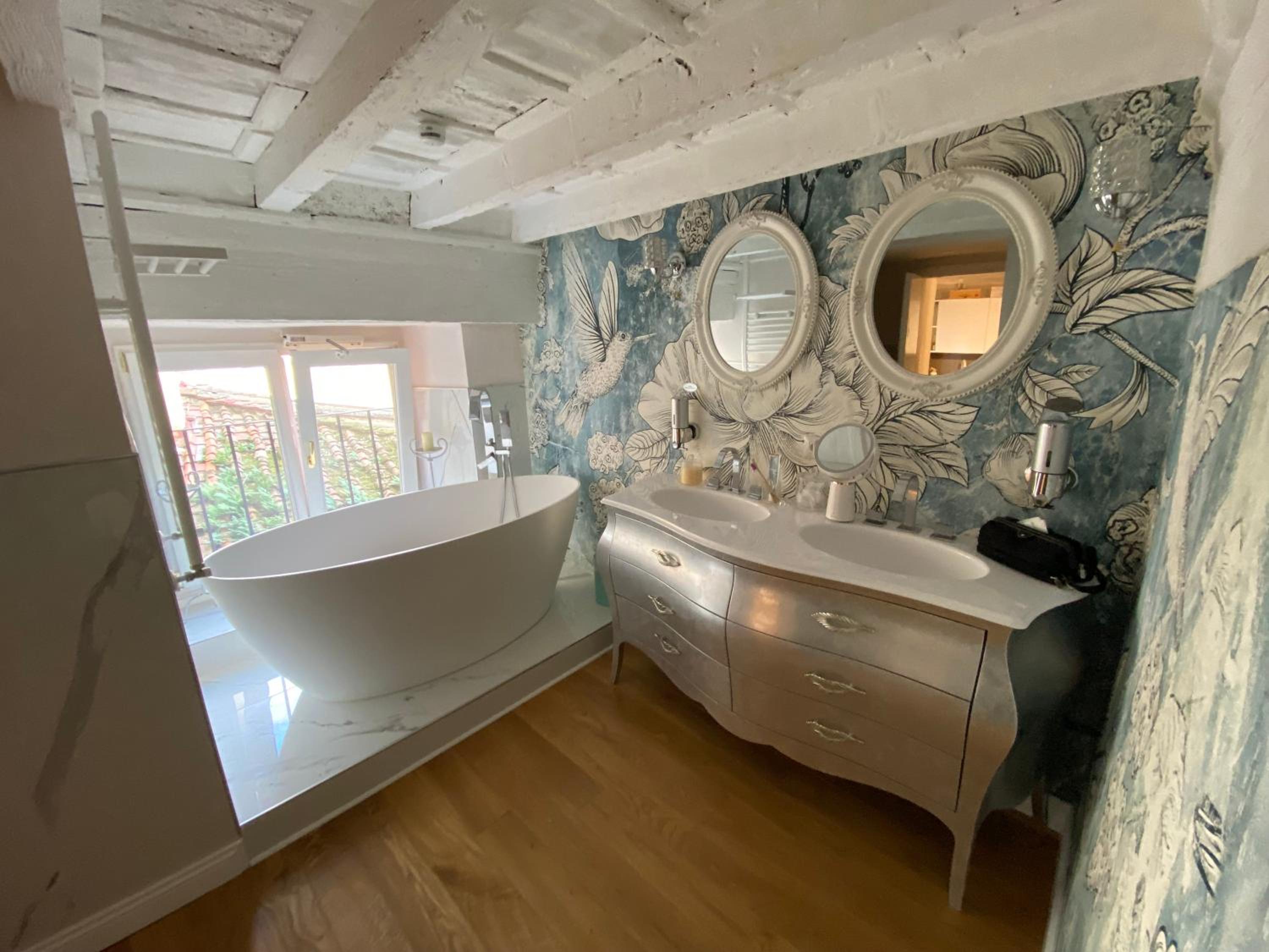 Peruzzi Royal Suite