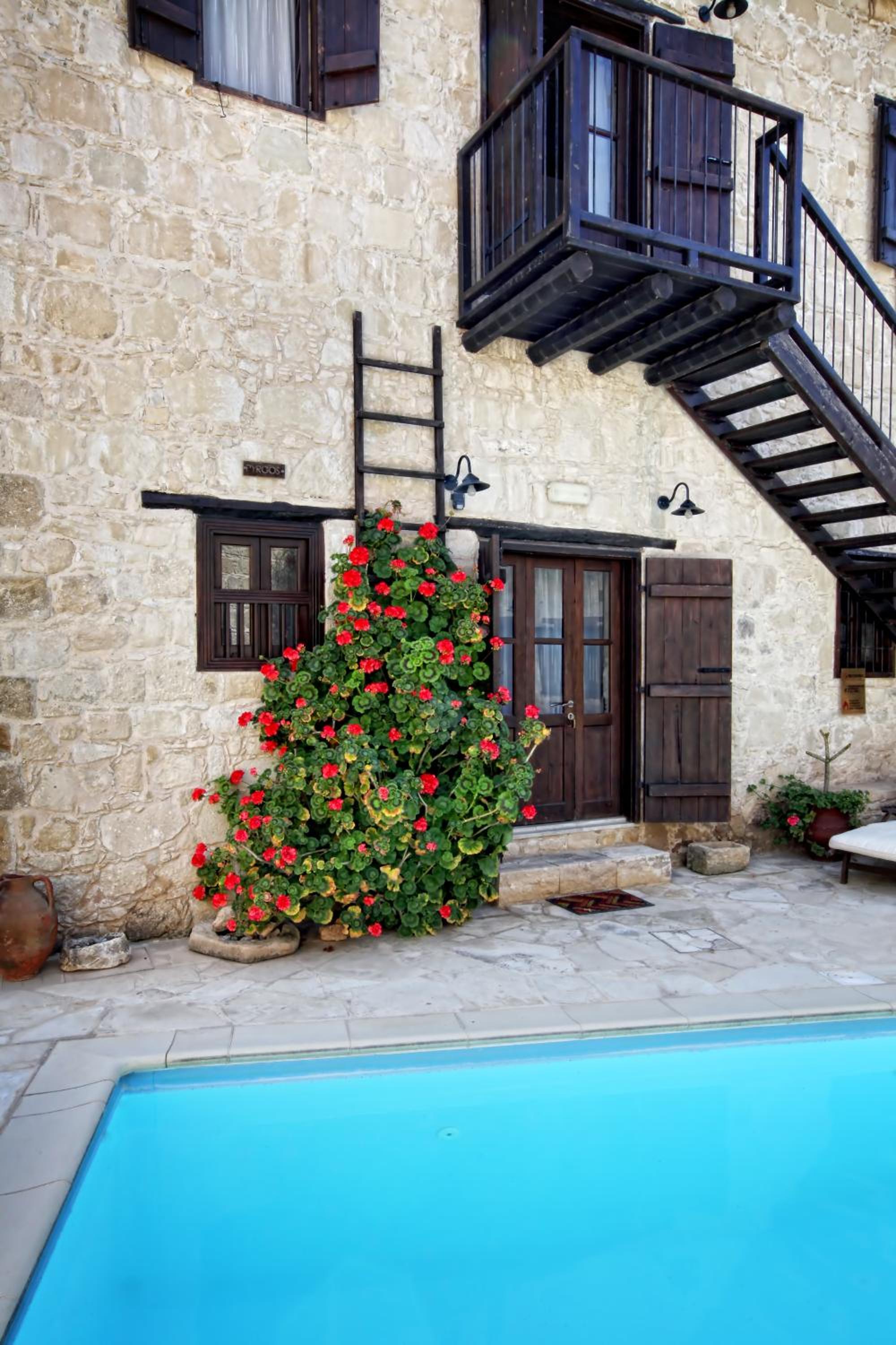Leonidas Village Houses