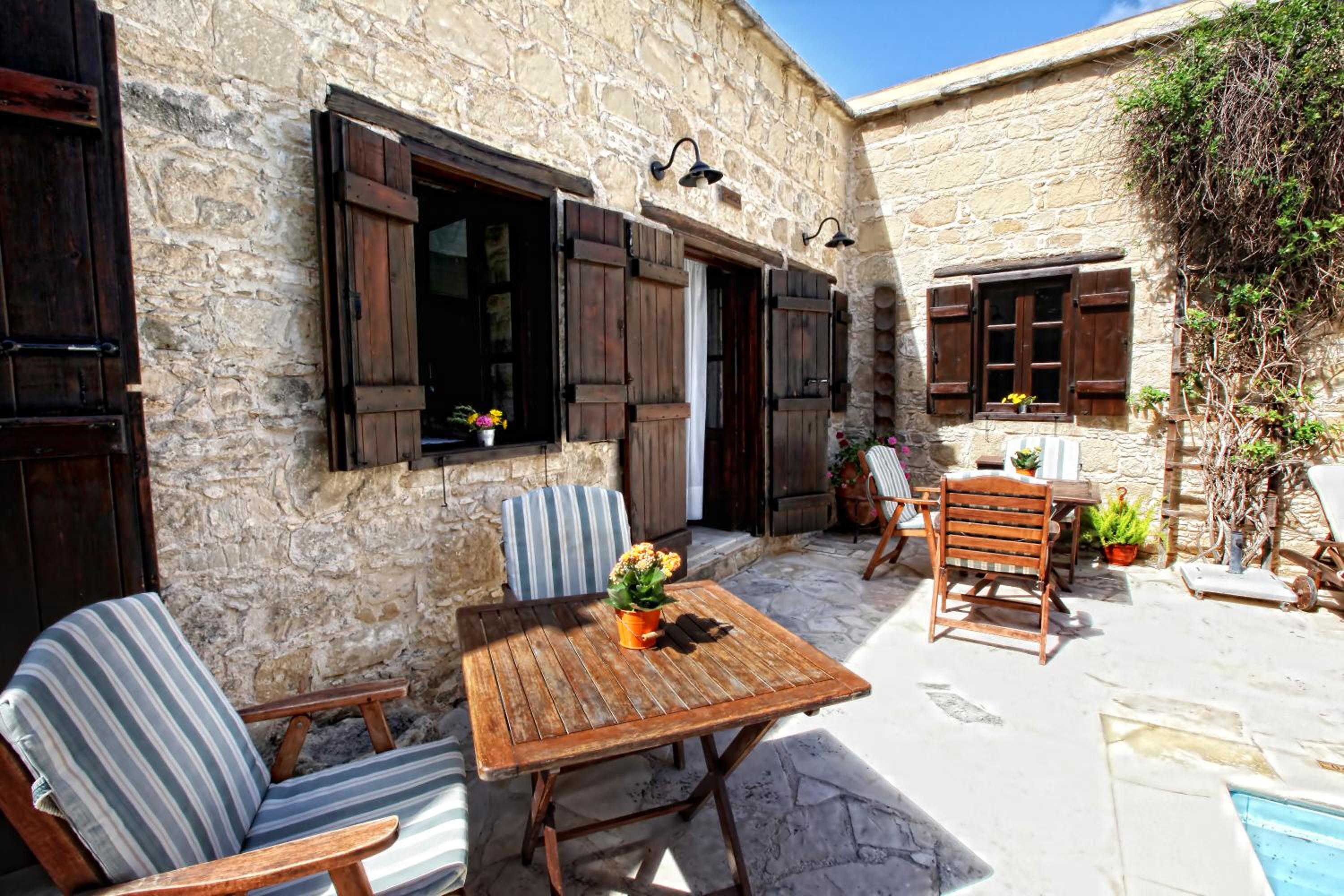 Leonidas Village Houses