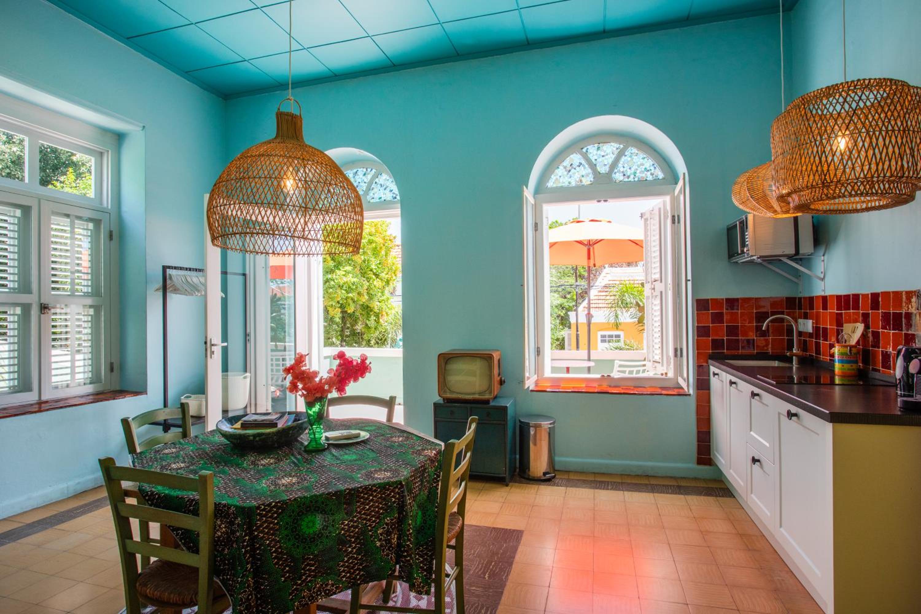 Colorful historical city apartment, Otrobanda