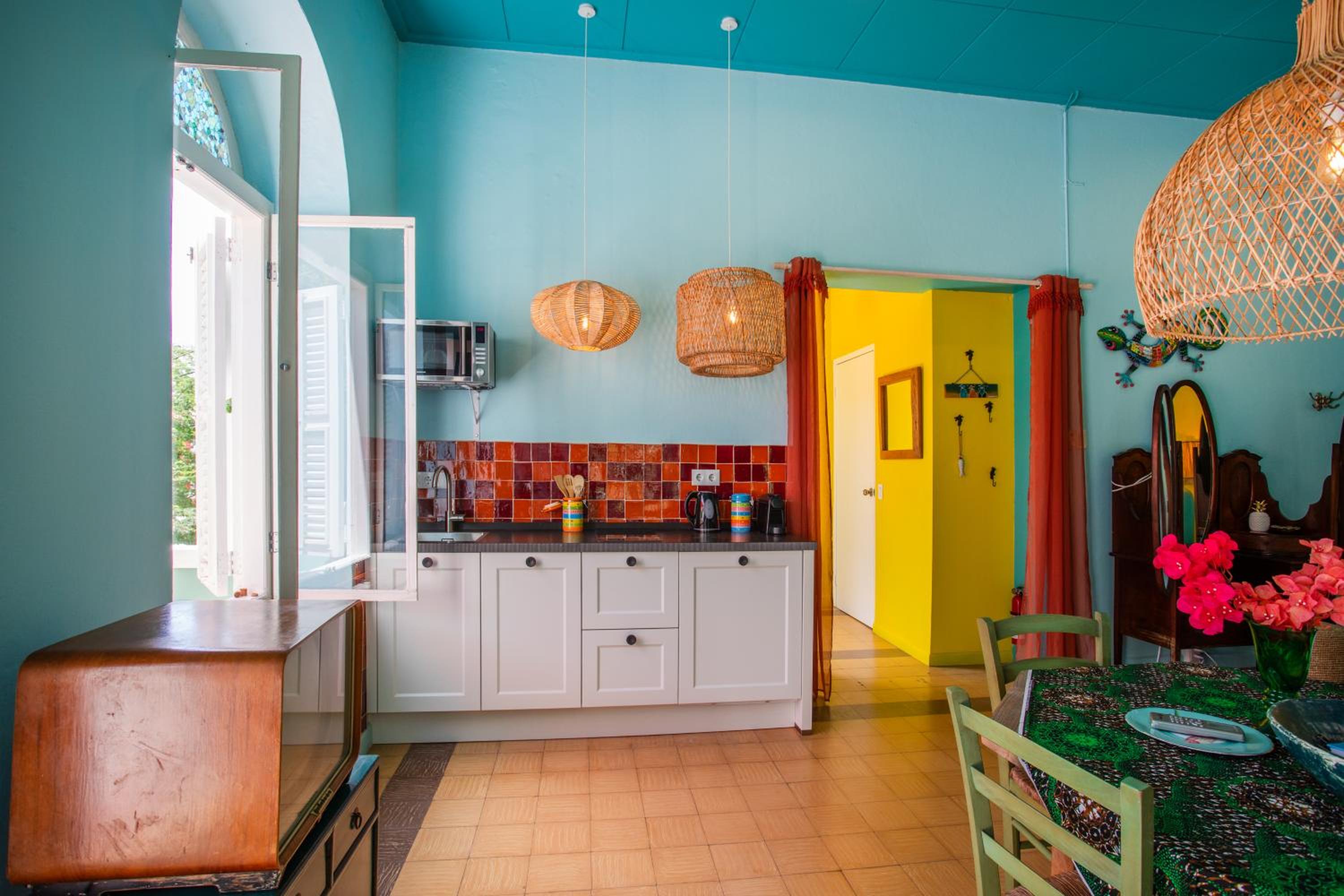 Colorful historical city apartment, Otrobanda