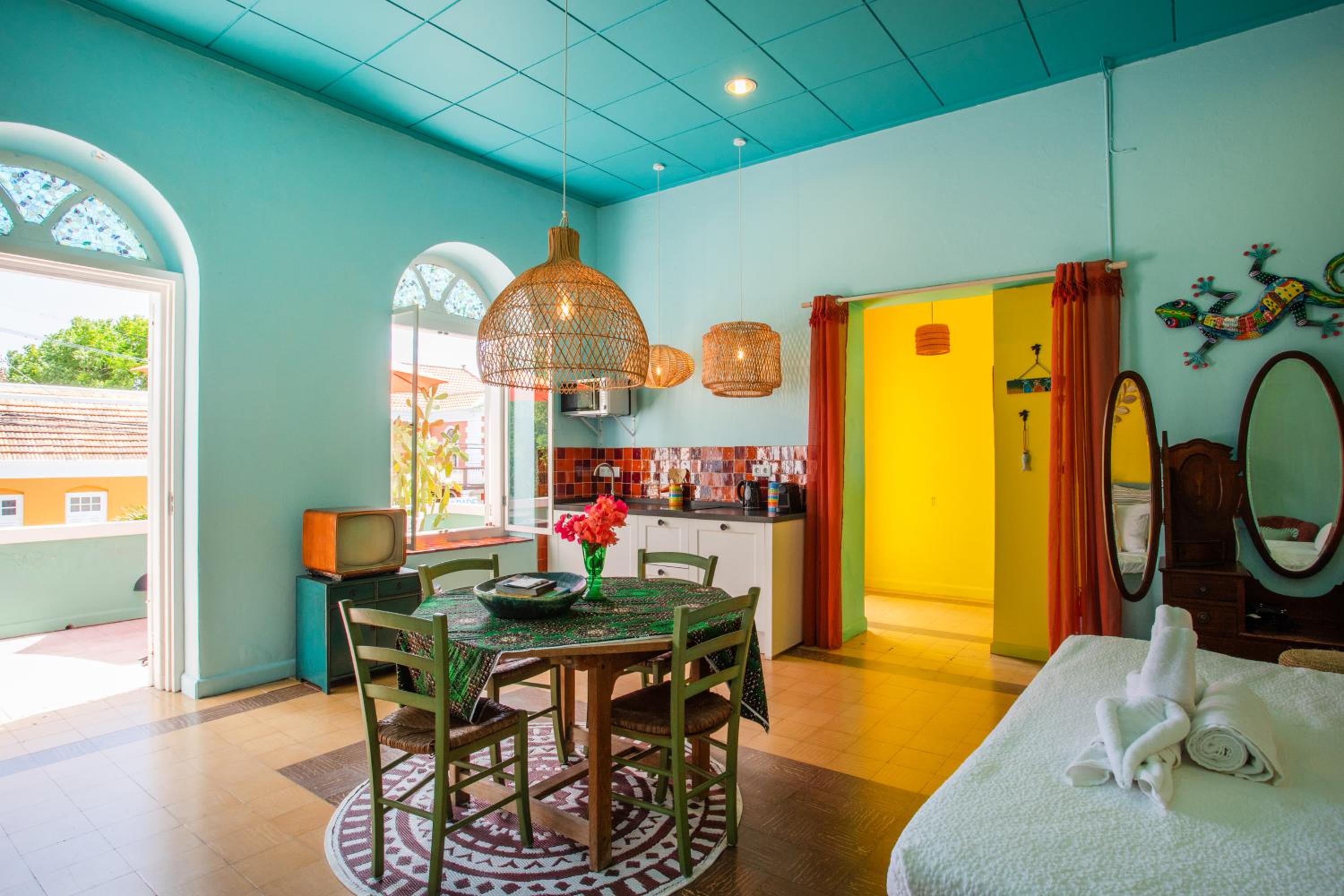 Colorful historical city apartment, Otrobanda